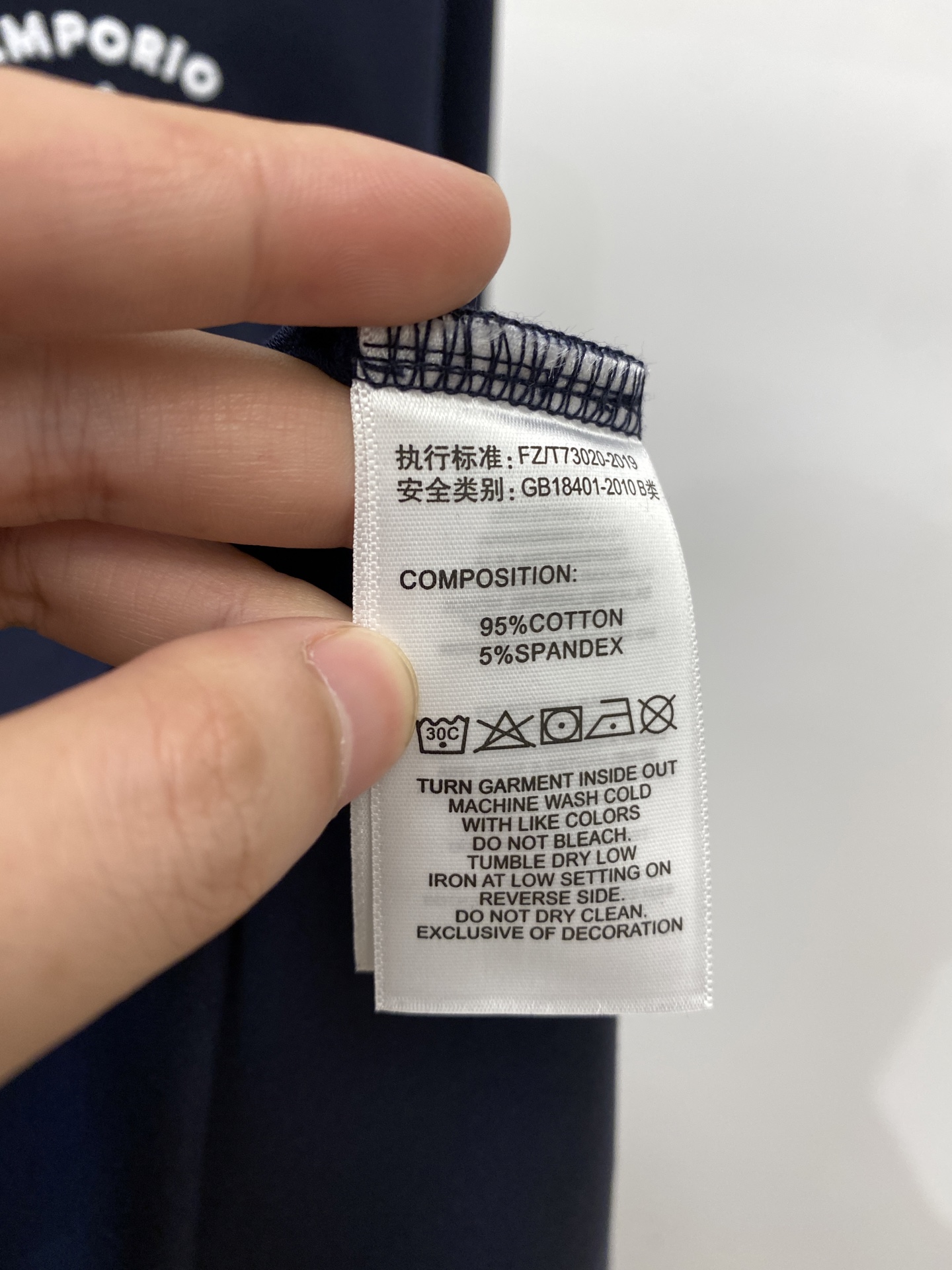 阿玛尼、2025最新款长袖，帅气时尚，胸前精致刺绣字母logo，简约百搭款。面料棉 不仅挺括，保持潮流的