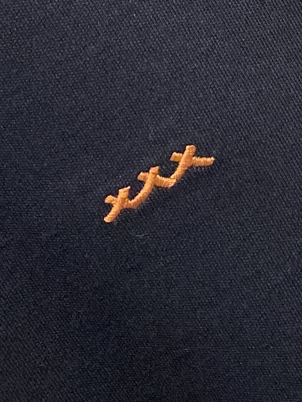 ￼ 杰尼亚、2025最新款长袖，帅气时尚，胸前精致刺绣图案logo，简约百搭款。面料棉 不仅挺括，保持潮