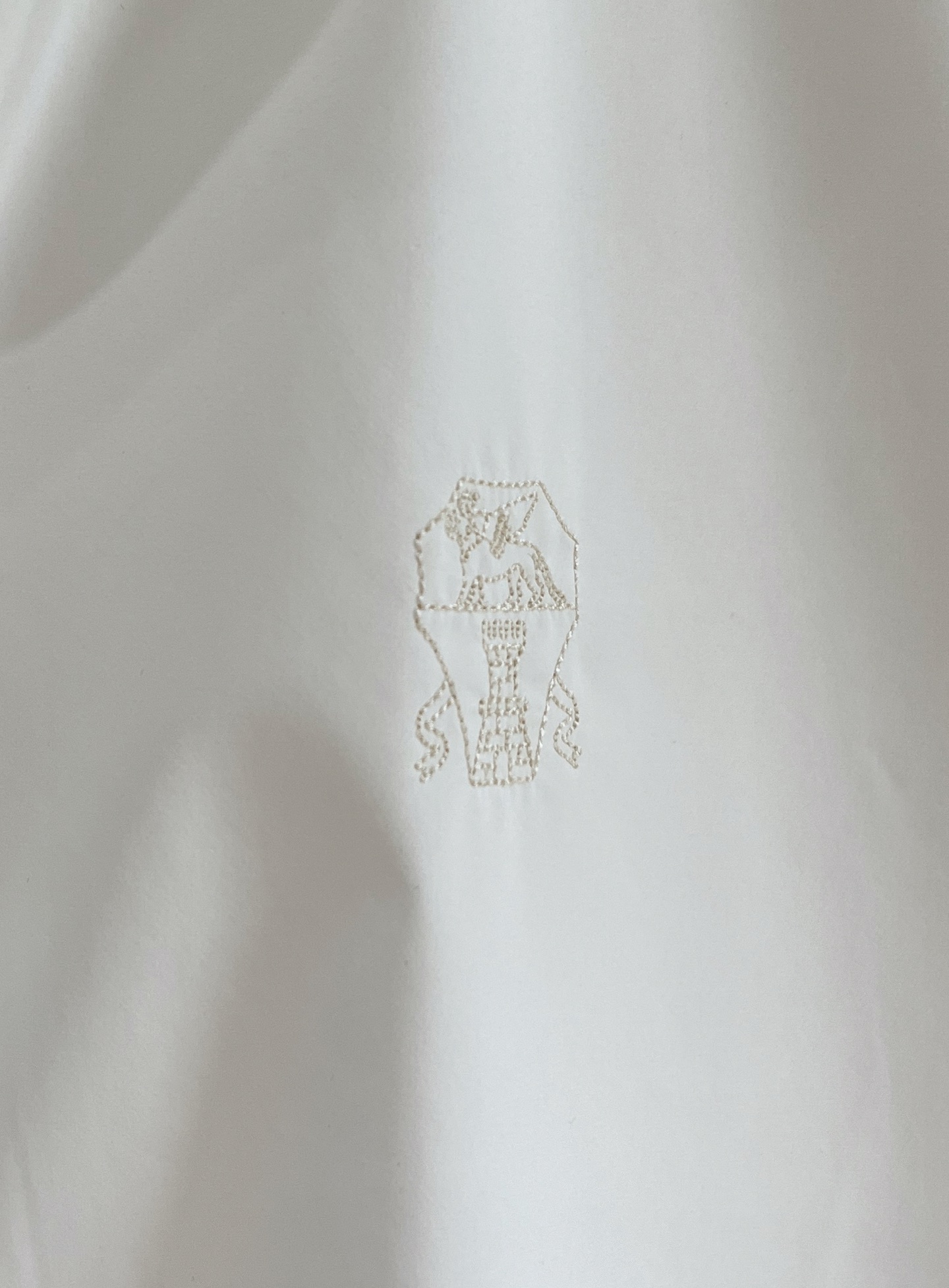 Brunello Cucinelli、2025新品夹克外套，时尚帅气，胸前精致刺绣图案logo，简约百搭
