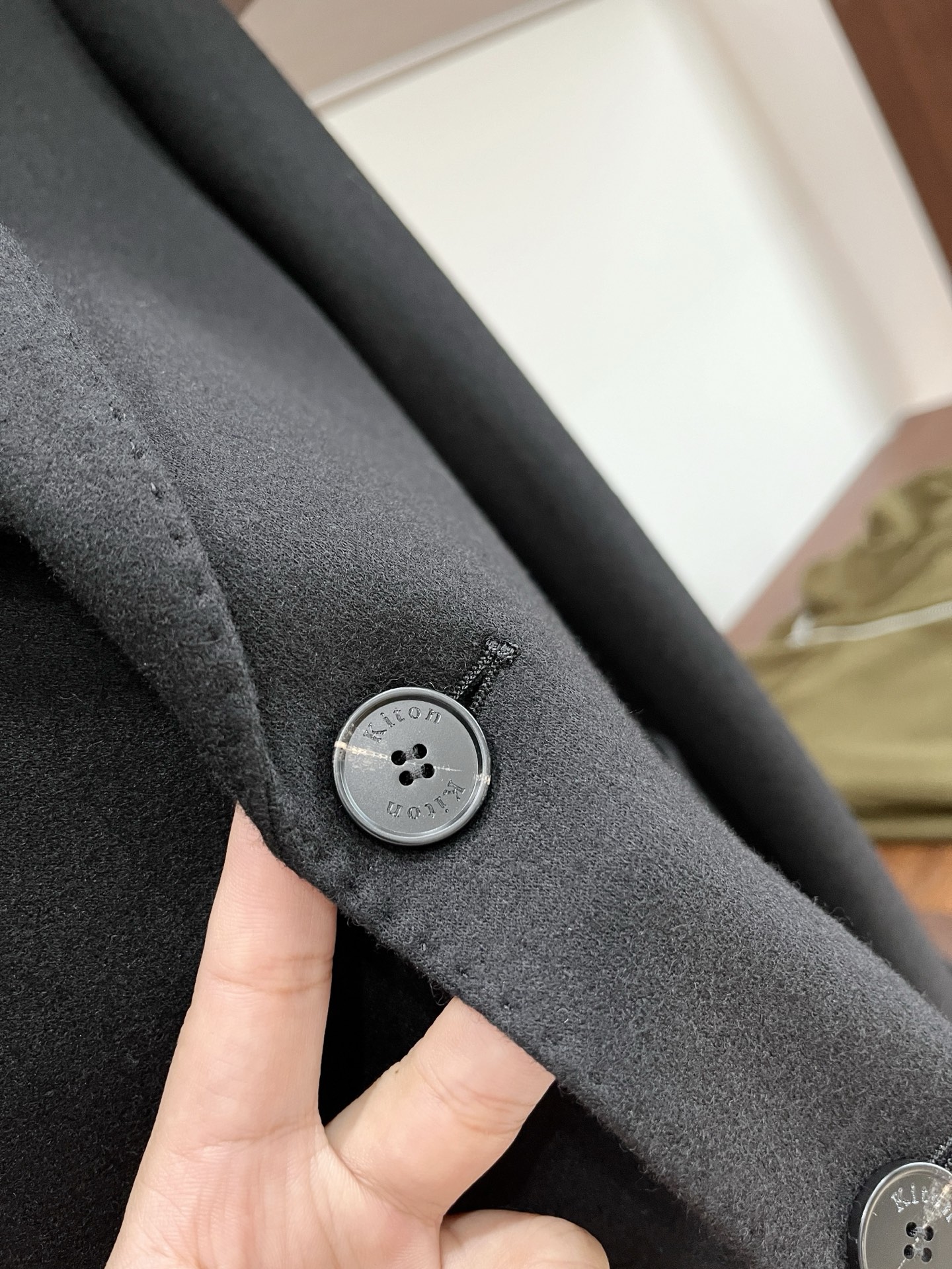 Kiton、2025新品西装外套，时尚帅气，简约百搭款，定制原版面料，不仅挺括，保持潮流的廓形，又穿着舒