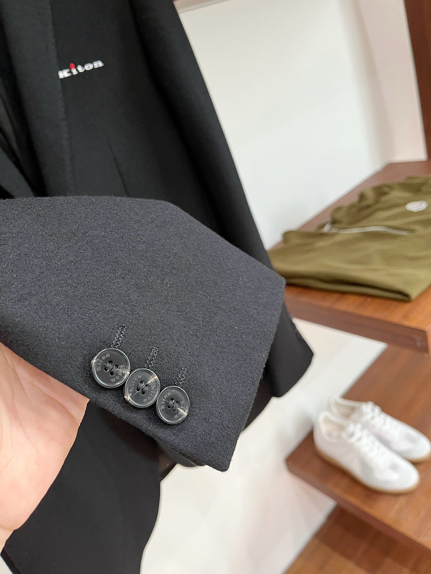 Kiton、2025新品西装外套，时尚帅气，简约百搭款，定制原版面料，不仅挺括，保持潮流的廓形，又穿着舒