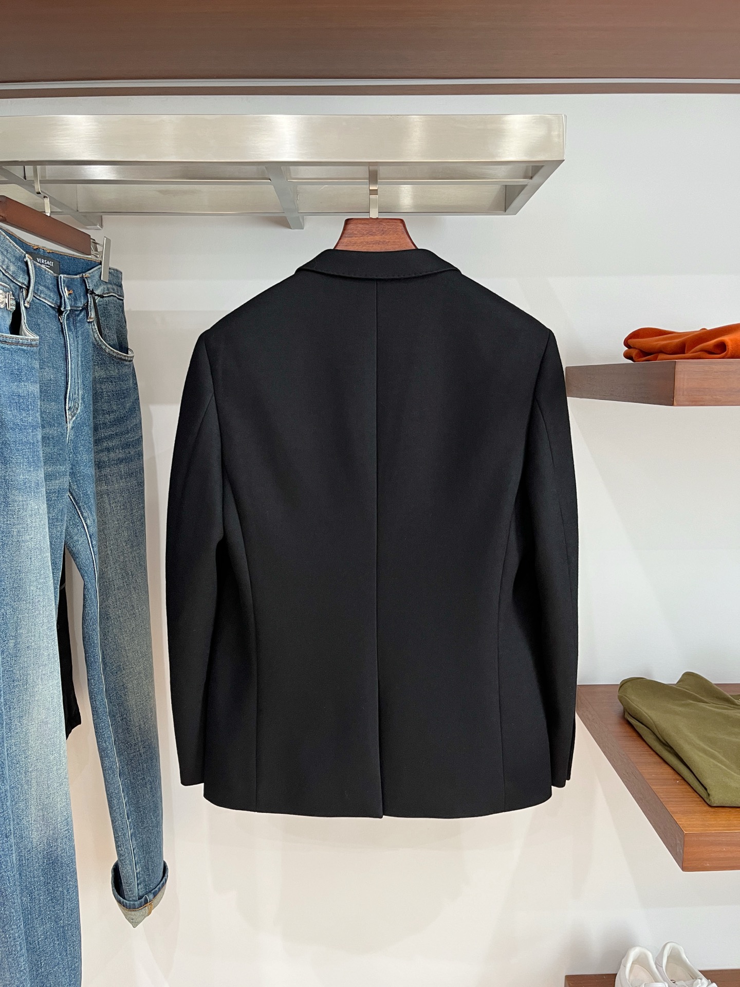 Kiton、2025新品西装外套，时尚帅气，简约百搭款，定制原版面料，不仅挺括，保持潮流的廓形，又穿着舒