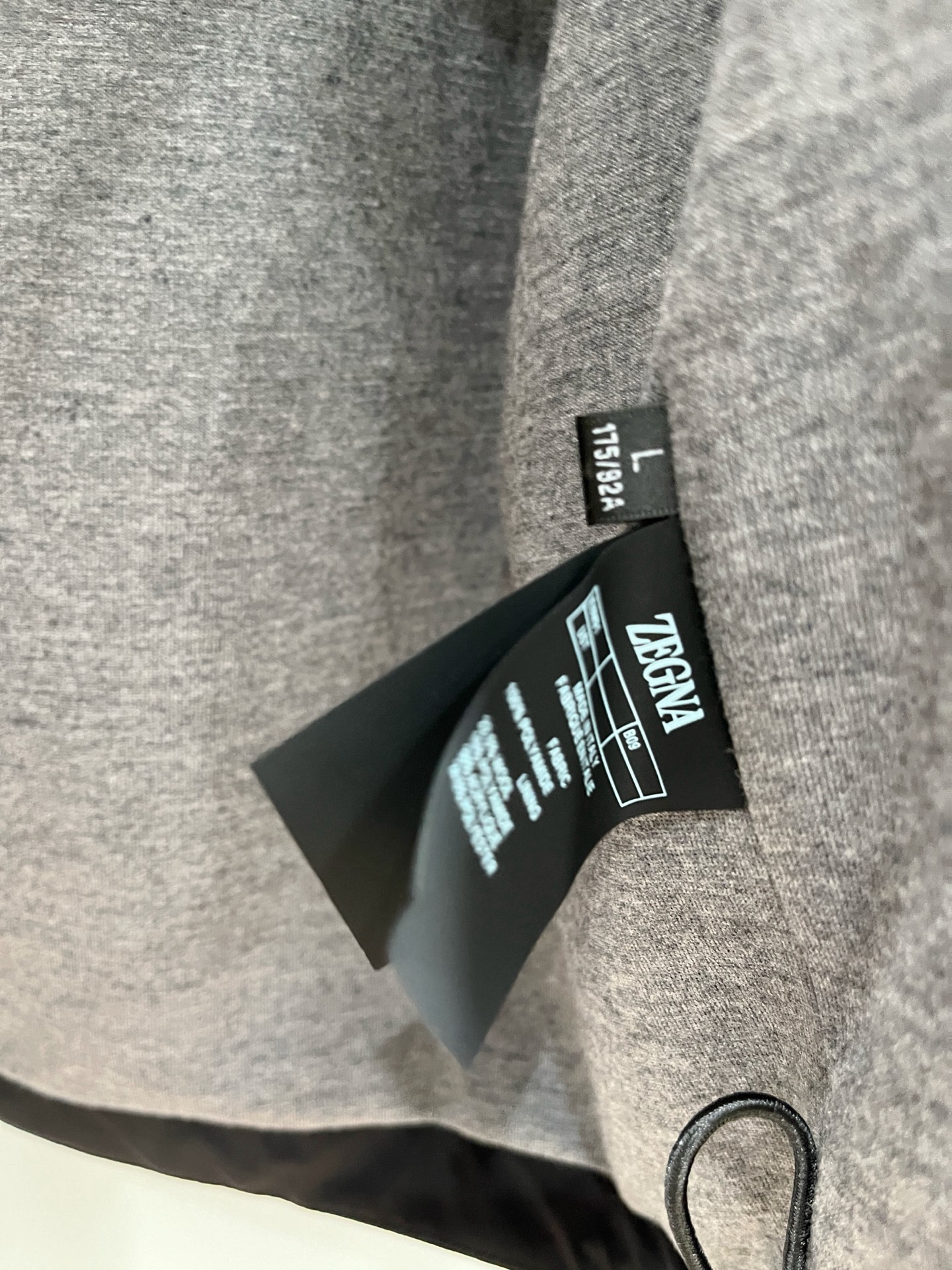 杰尼亚、2025新品夹克外套，时尚帅气，胸口刺绣装饰字母logo，简约百搭款，定制原版面料，不仅挺括，保