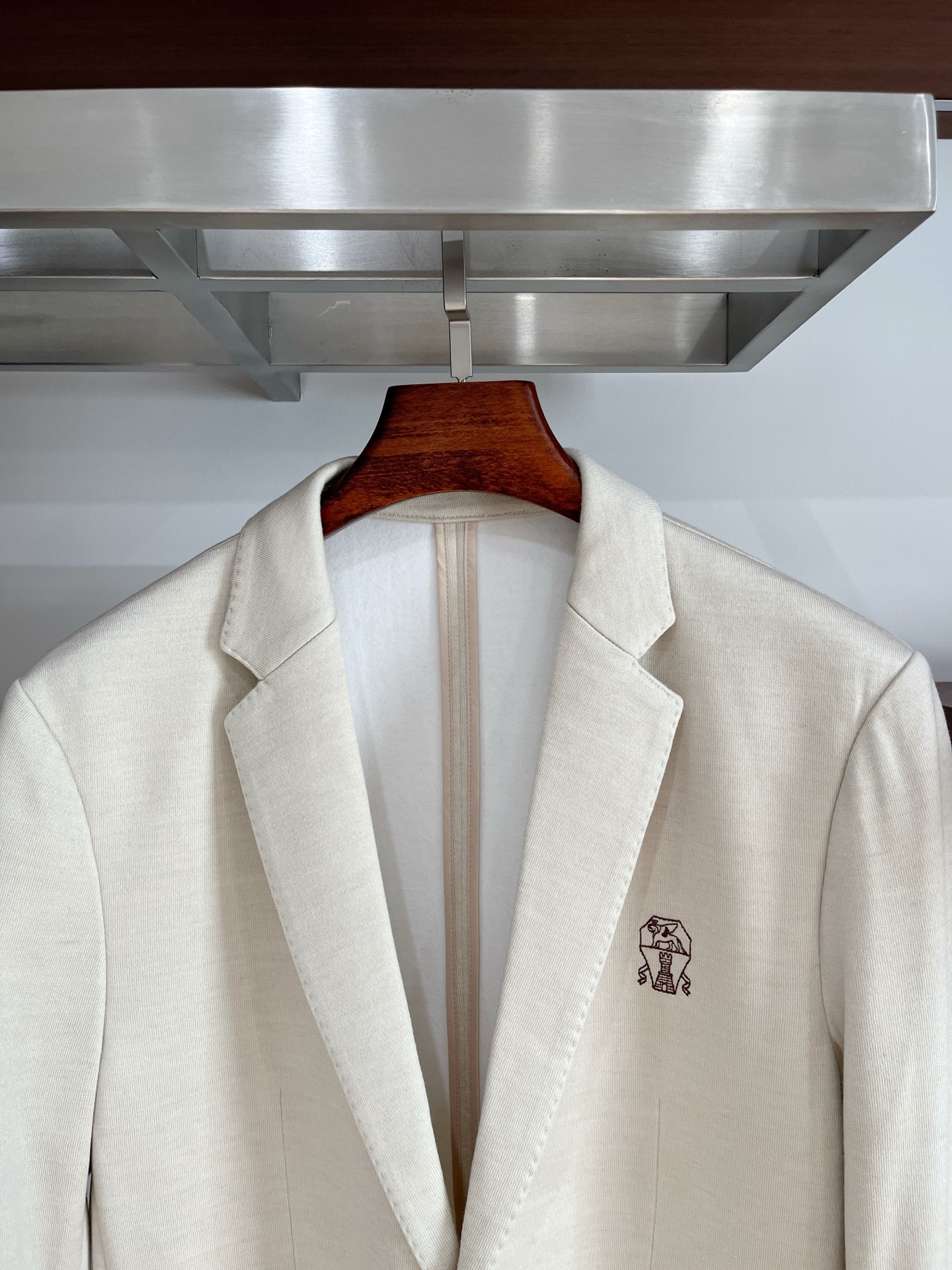 Brunello Cucinelli、2025新品西装外套，时尚帅气，简约百搭款，定制原版面料，不仅挺括