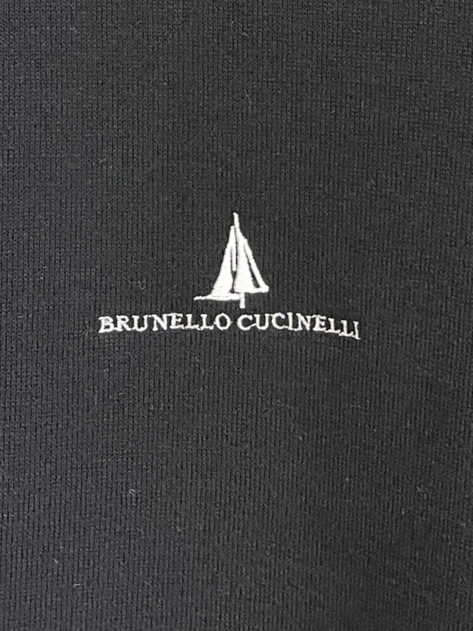Brunello Cucinelli、2025新品长袖卫衣，帅气时尚，胸前精致刺绣图案字母logo，简约