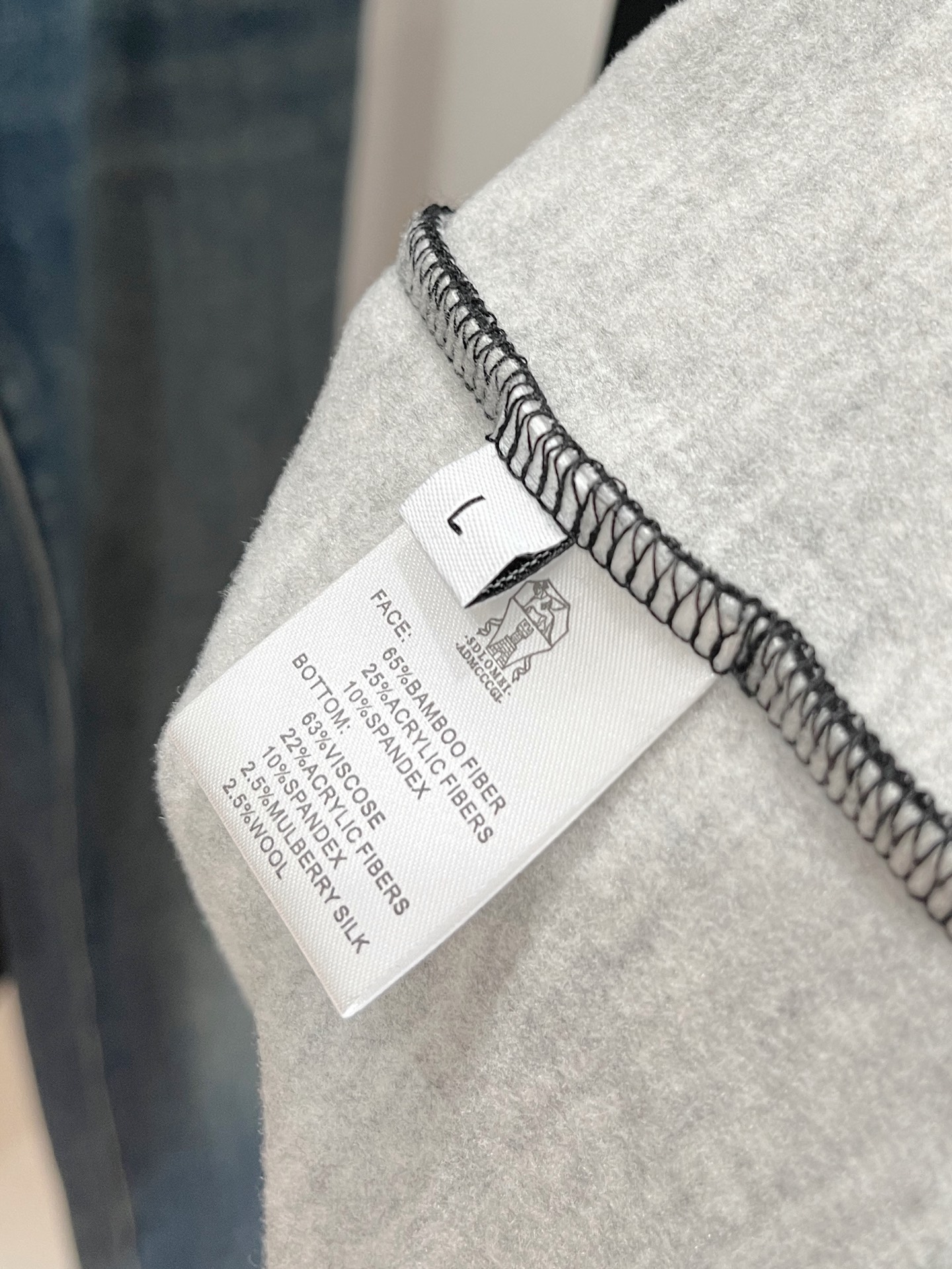 Brunello Cucinelli、2025新品长袖卫衣，帅气时尚，胸前精致刺绣图案字母logo，简约