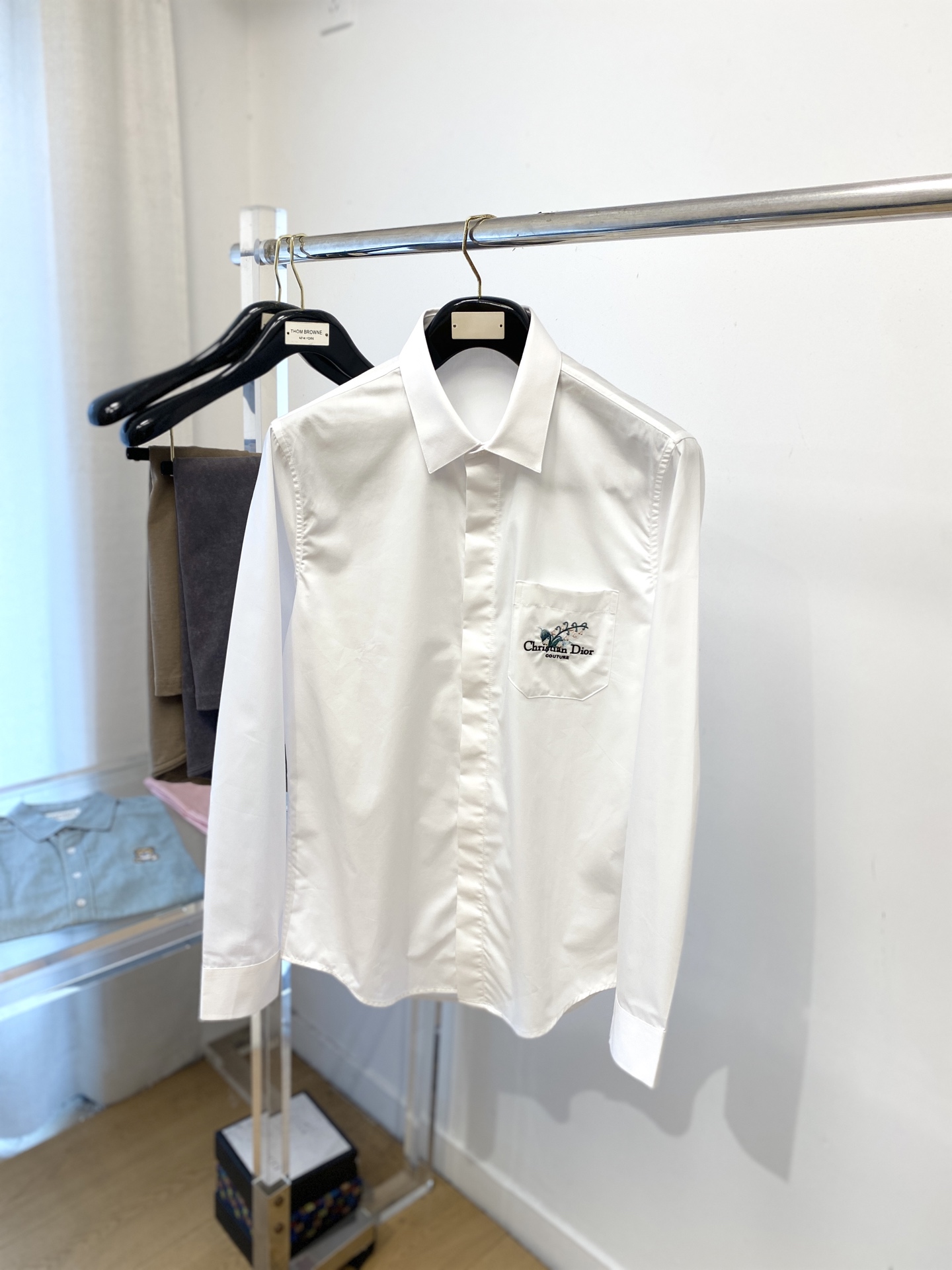 NO:531192,Dior, 2025 new shirts, fashionable and handsome, simple and versatile, customized original fabric, not only crisp, maintains the trendy silhouette, but also comfortable to wear, the yarn weaving is more delicate, S-2XL, dior, shirts, alexander wang19860909迪奥、2025新品衬衫,时尚帅气,简约百搭款,定制原版面料,不仅挺括,保持潮流的廓形,又穿着舒适,纱织更细腻码数S-2XL,,dior,shirts,alexander wang,Men's clothing