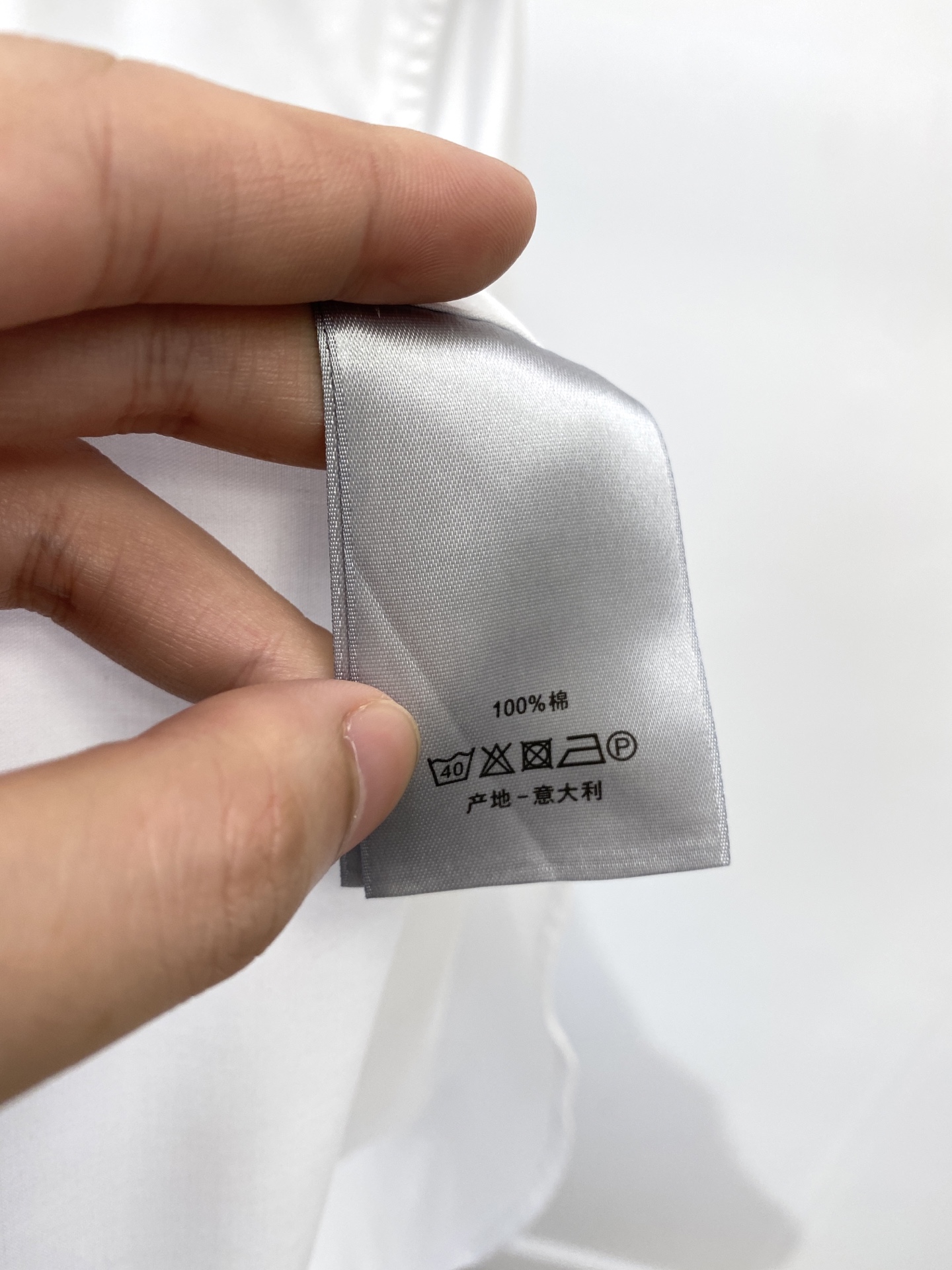 迪奥、2025新品衬衫，时尚帅气，简约百搭款，定制原版面料，不仅挺括，保持潮流的廓形，又穿着舒适，纱织更