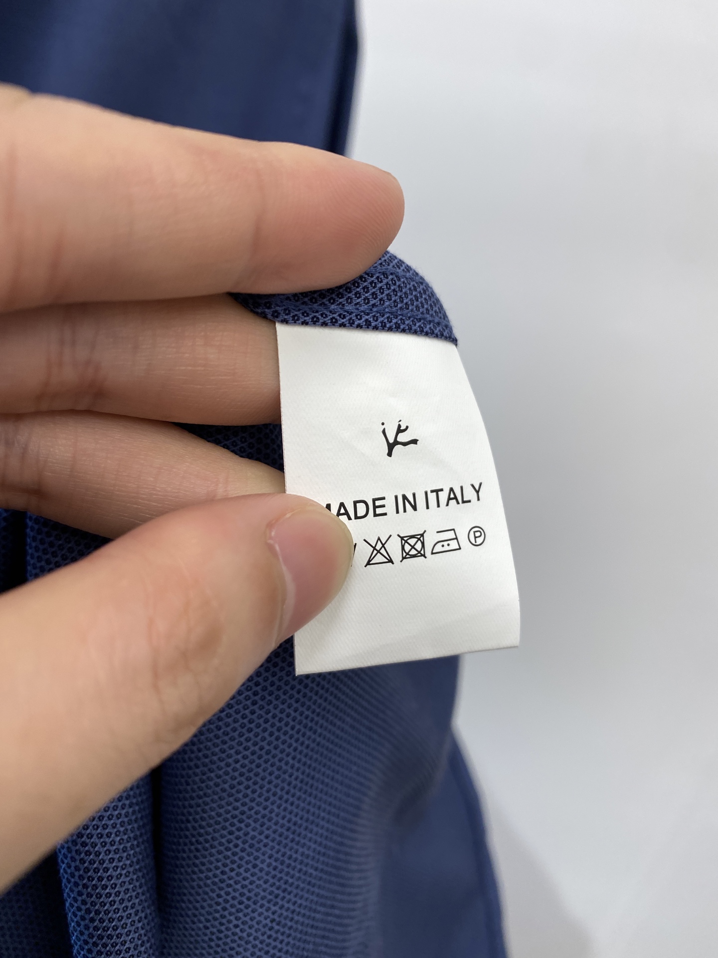 ISAIA、2025新品衬衫，时尚帅气，简约百搭款，定制原版面料，不仅挺括，保持潮流的廓形，又穿着舒适，