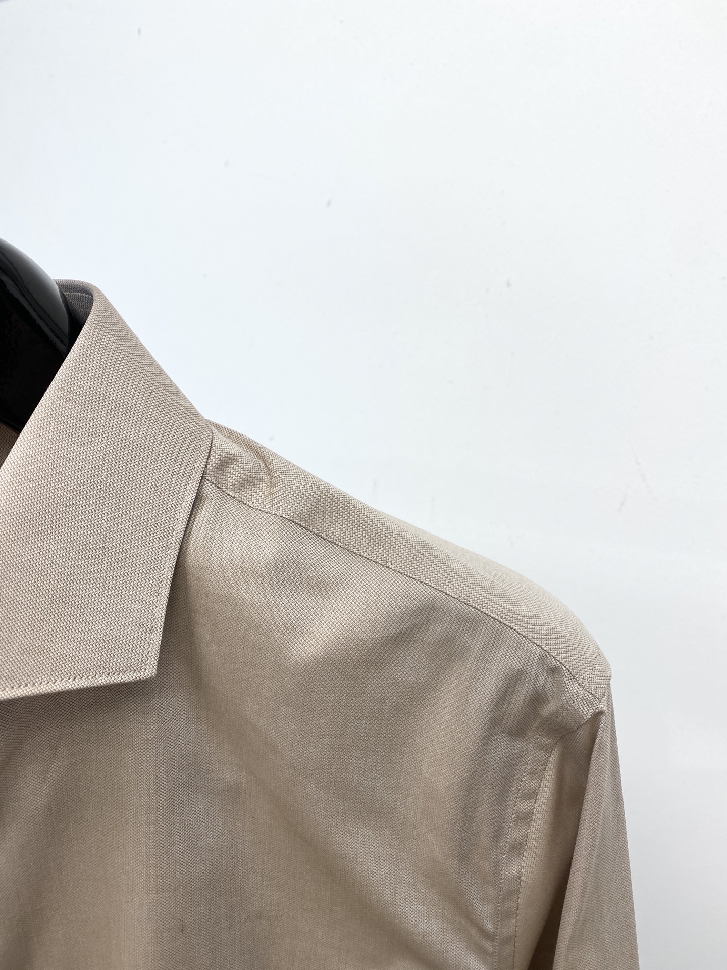 ISAIA、2025新品衬衫，时尚帅气，简约百搭款，定制原版面料，不仅挺括，保持潮流的廓形，又穿着舒适，