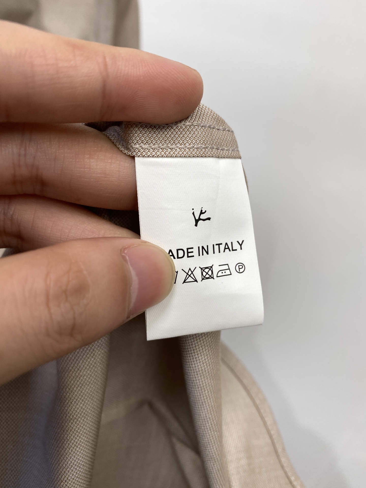ISAIA、2025新品衬衫，时尚帅气，简约百搭款，定制原版面料，不仅挺括，保持潮流的廓形，又穿着舒适，