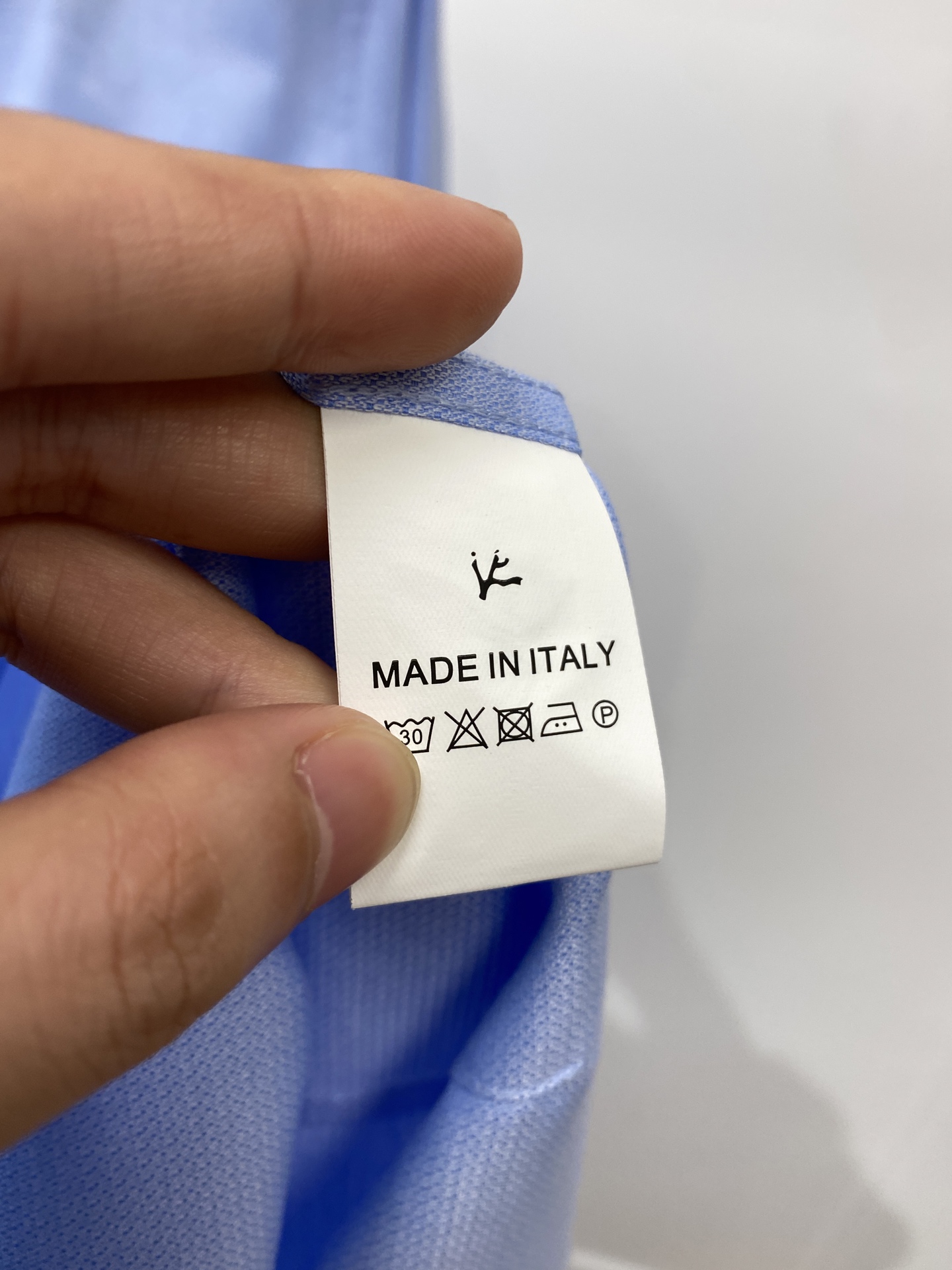 ISAIA、2025新品衬衫，时尚帅气，简约百搭款，定制原版面料，不仅挺括，保持潮流的廓形，又穿着舒适，