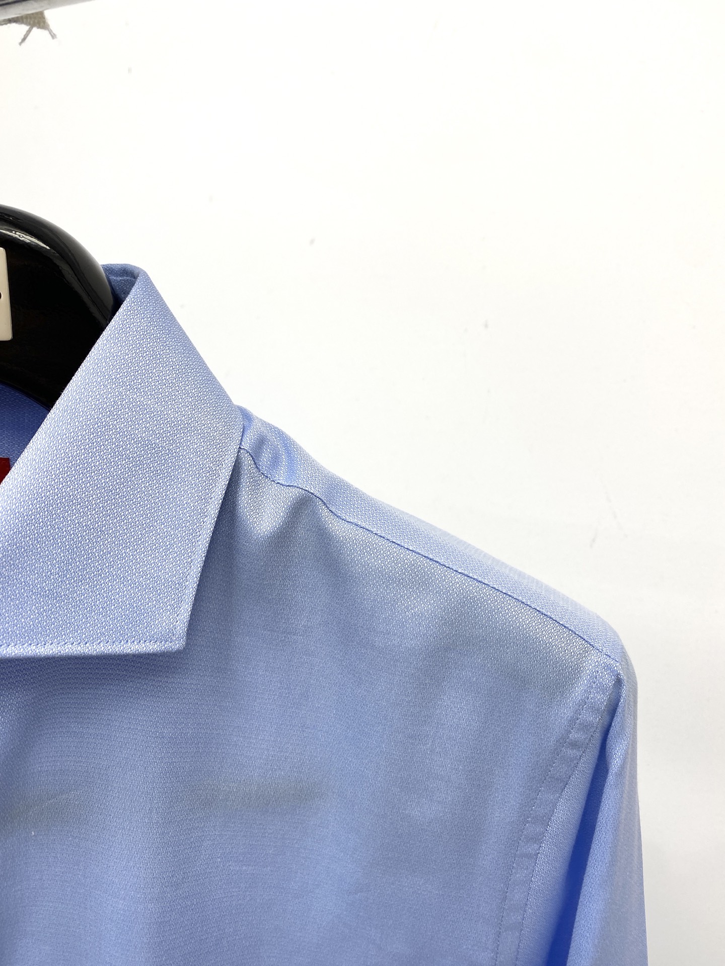ISAIA、2025新品衬衫，时尚帅气，简约百搭款，定制原版面料，不仅挺括，保持潮流的廓形，又穿着舒适，