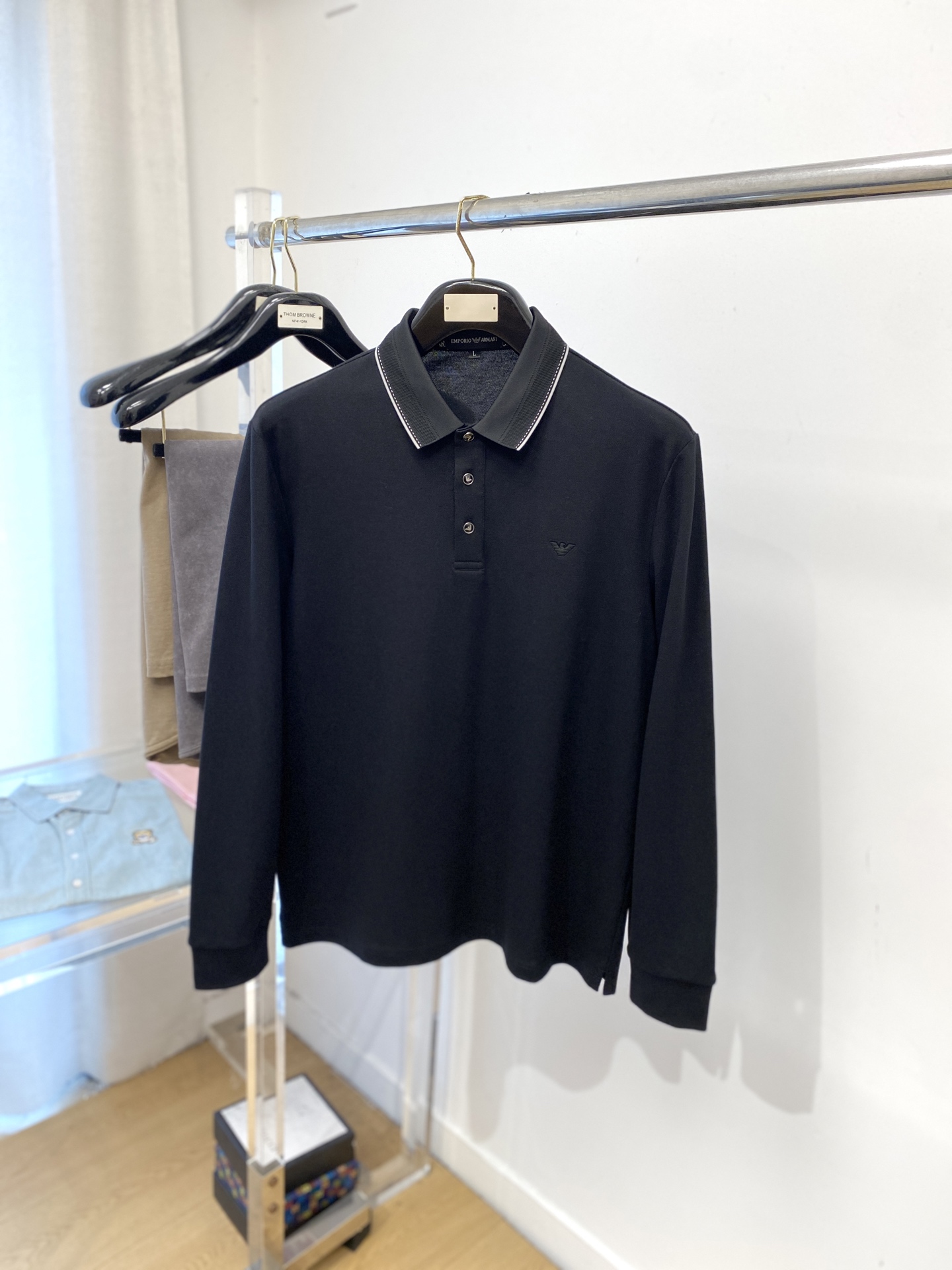 NO:531182,Armani, 2025 new long-sleeved sweatshirt, handsome and fashionable, with glue-printed decorative pattern logo on the chest, simple and versatile style. The fabric cotton is not only crisp, maintains the trendy silhouette, and is comfortable to wear, and the yarn is more delicate. The number M-4XL, armani, hoodie, sweatshirts, alexander wang19860909阿玛尼、2025新品长袖卫衣,帅气时尚,胸前印胶装饰图案logo,简约百搭款.面料棉 不仅挺括,保持潮流的廓形,又穿着舒适,纱织更细腻,码数M-4XL,,armani,hoodie,sweatshirts,alexander wang,Men's clothing