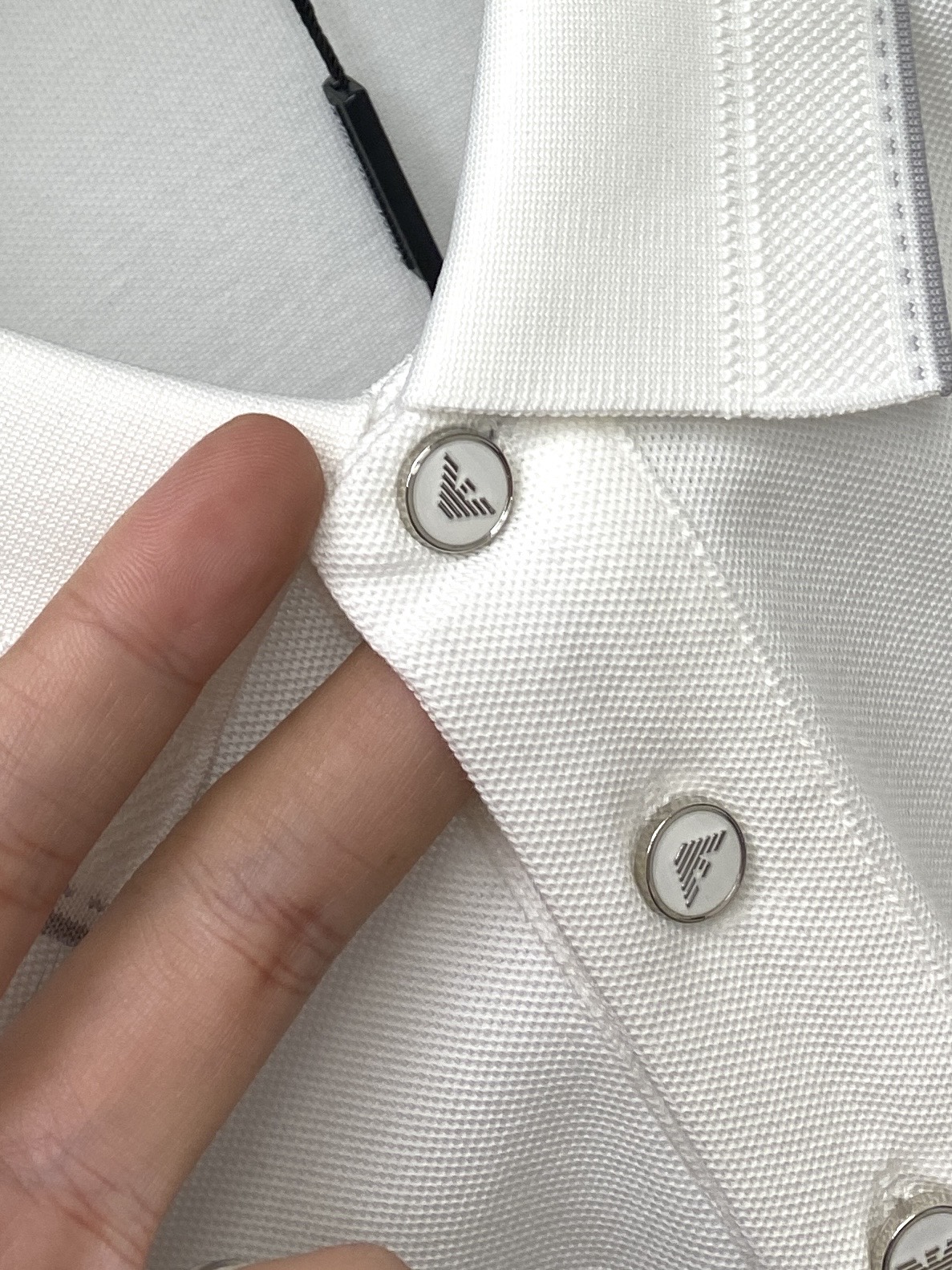 阿玛尼、2025新品长袖卫衣，帅气时尚，胸前印胶装饰图案logo，简约百搭款。面料棉 不仅挺括，保持潮流