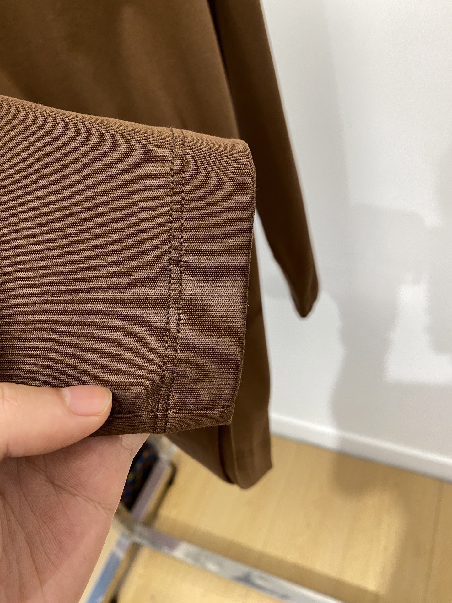 ￼lP🆕、2025新品长袖，帅气时尚，胸前精致刺绣字母logo，简约百搭款。面料棉 不仅挺括，保持潮流的