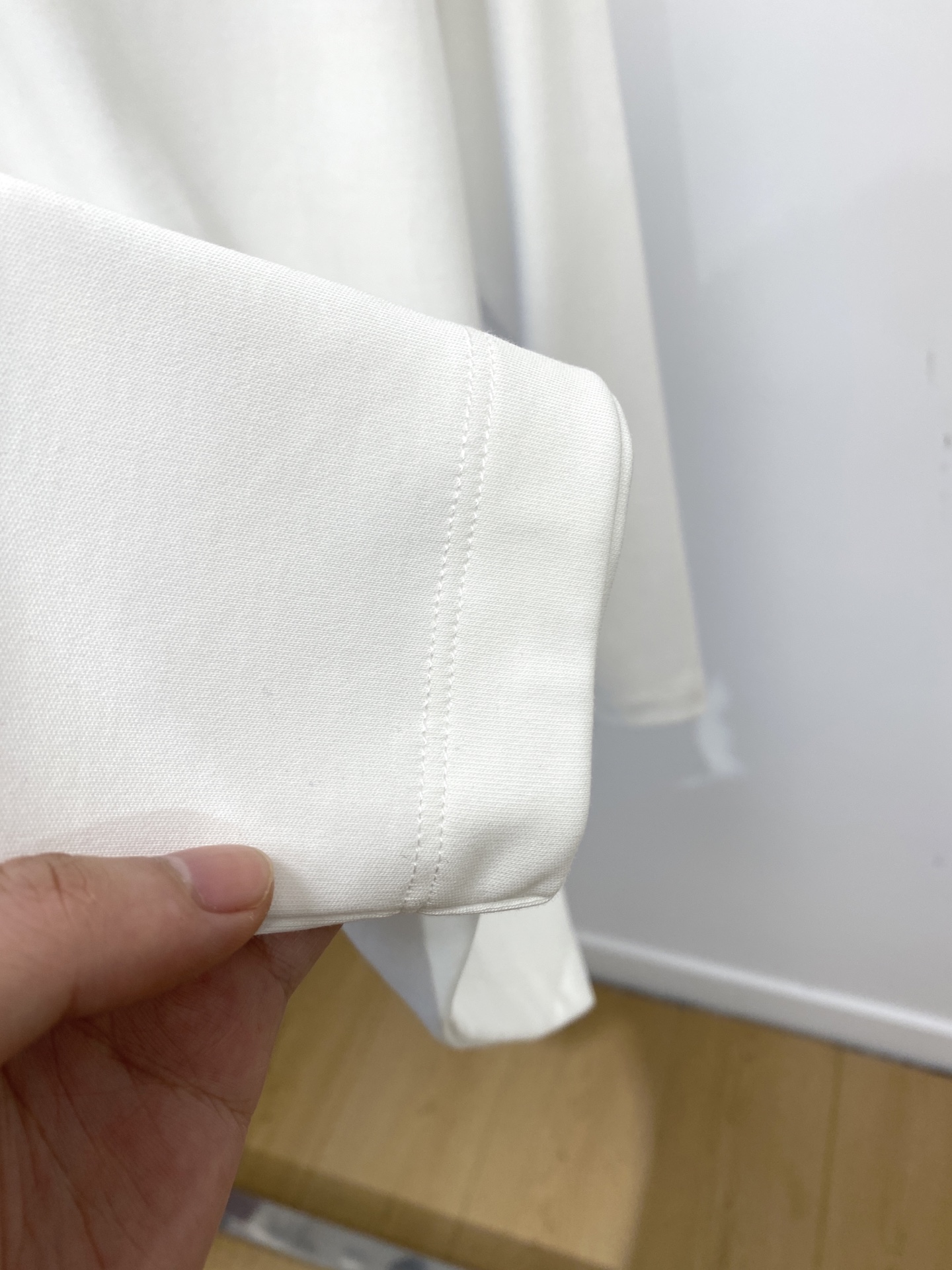 lP🆕、2025新品长袖，帅气时尚，胸前精致刺绣字母logo，简约百搭款。面料棉 不仅挺括，保持潮流的廓