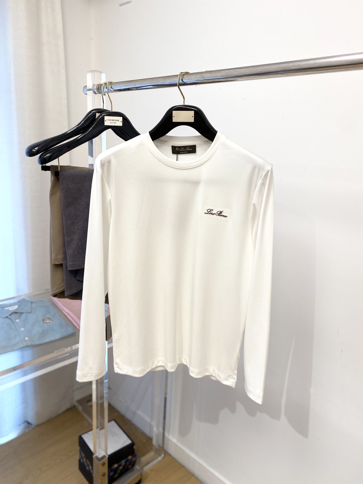 lP🆕、2025新品长袖，帅气时尚，胸前精致刺绣字母logo，简约百搭款。面料棉 不仅挺括，保持潮流的廓