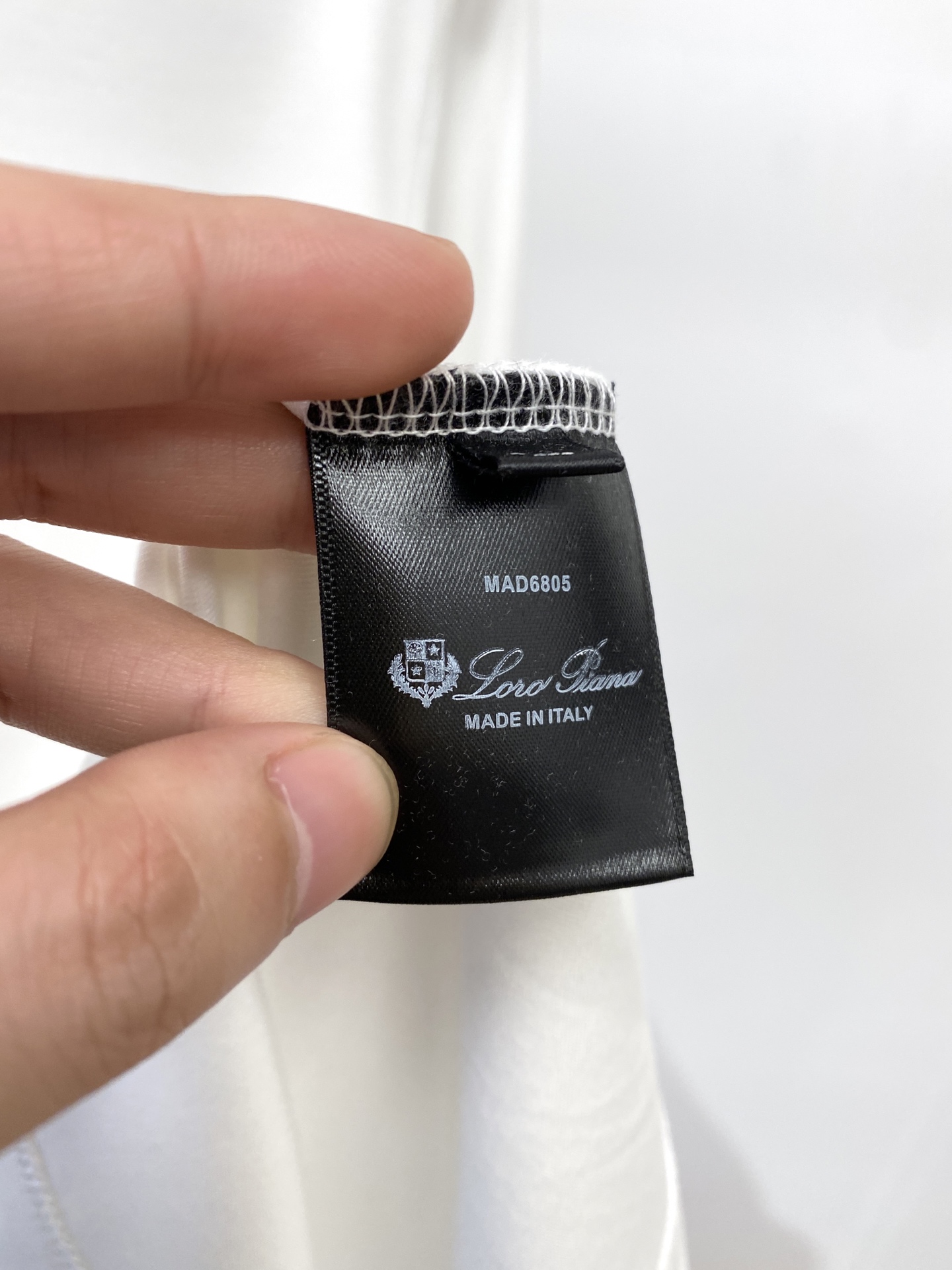 lP🆕、2025新品长袖，帅气时尚，胸前精致刺绣字母logo，简约百搭款。面料棉 不仅挺括，保持潮流的廓