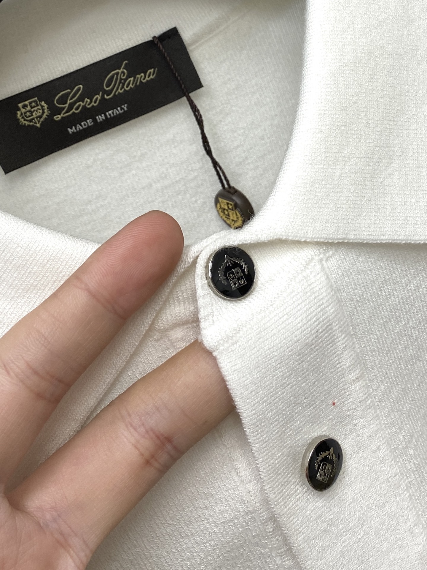 lP🆕、2025最新款针织短袖T恤，帅气时尚，胸前精致刺绣字母logo，简约百搭款。面料棉 不仅挺括，保