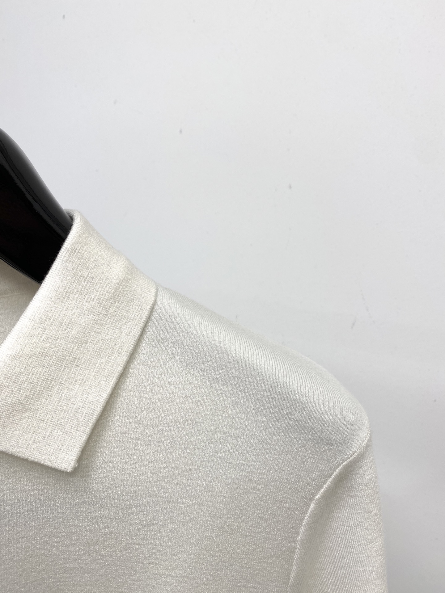 lP🆕、2025最新款针织短袖T恤，帅气时尚，胸前精致刺绣字母logo，简约百搭款。面料棉 不仅挺括，保