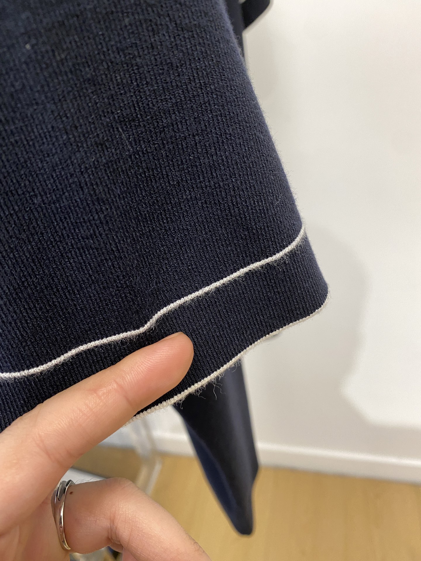 lP🆕、2025最新款针织短袖T恤，帅气时尚，胸前精致刺绣图案字母logo，简约百搭款。面料棉 不仅挺括