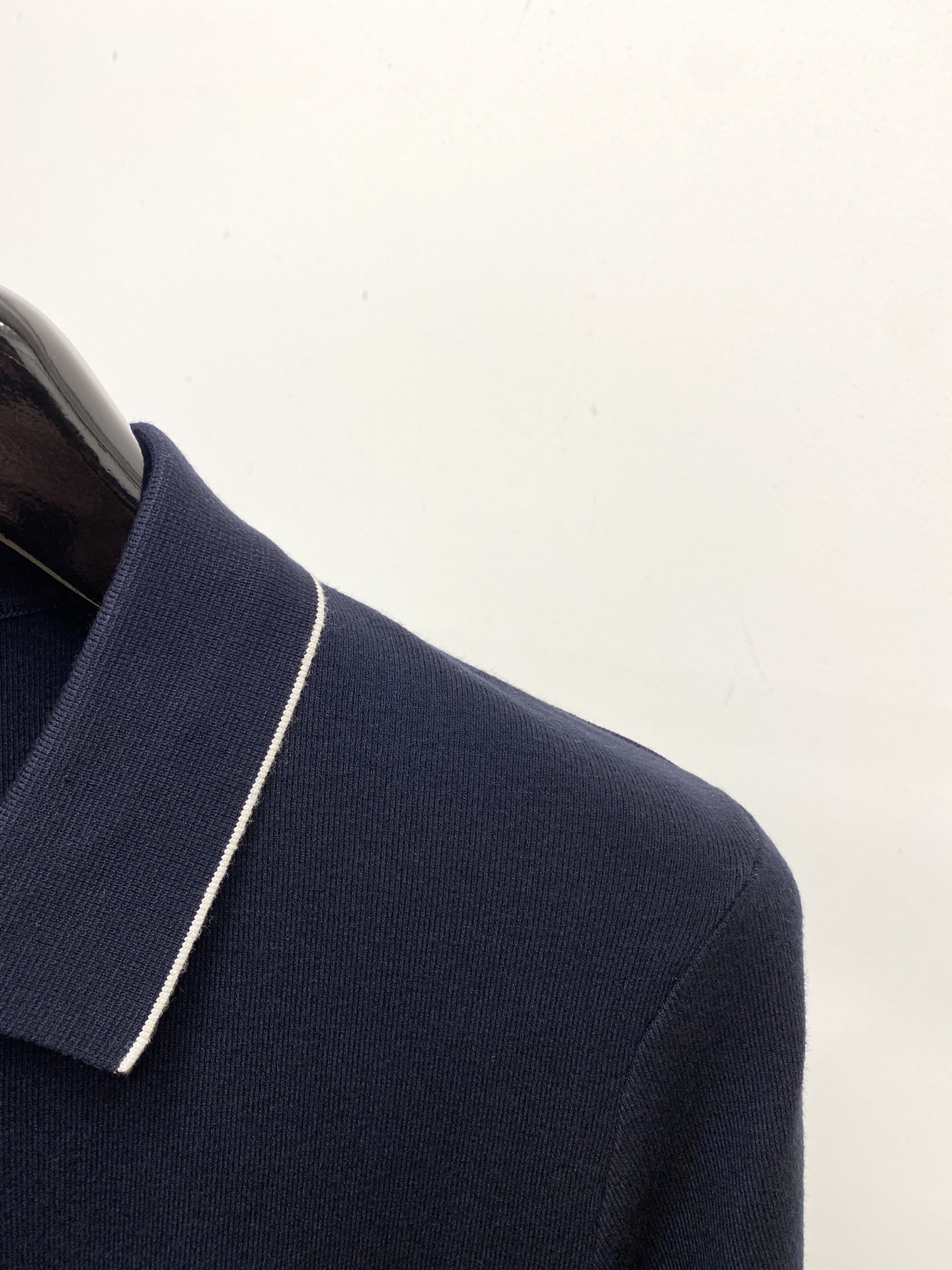 lP🆕、2025最新款针织短袖T恤，帅气时尚，胸前精致刺绣图案字母logo，简约百搭款。面料棉 不仅挺括