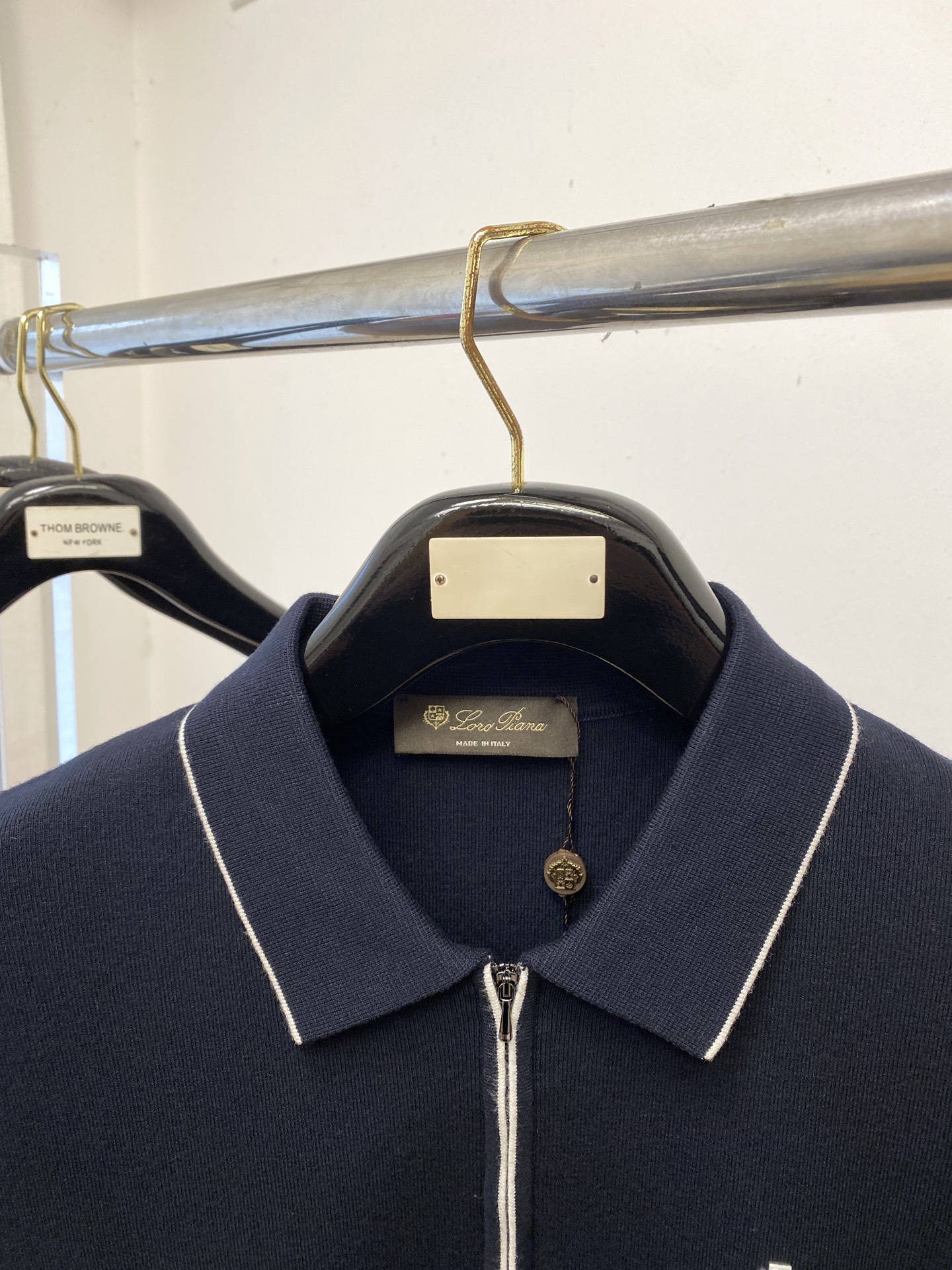 lP🆕、2025最新款针织短袖T恤，帅气时尚，胸前精致刺绣图案字母logo，简约百搭款。面料棉 不仅挺括