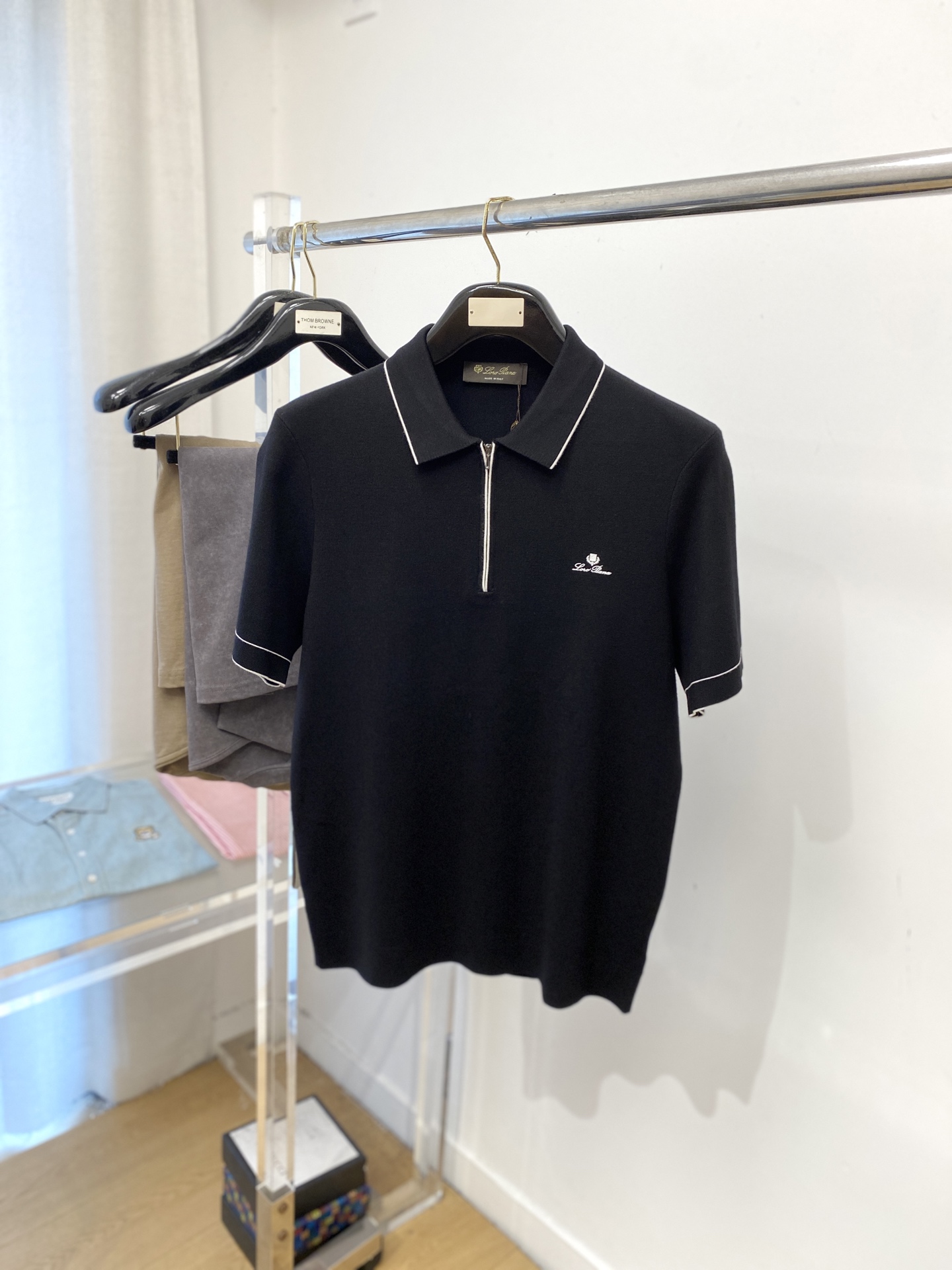 lP🆕、2025最新款针织短袖T恤，帅气时尚，胸前精致刺绣图案字母logo，简约百搭款。面料棉 不仅挺括