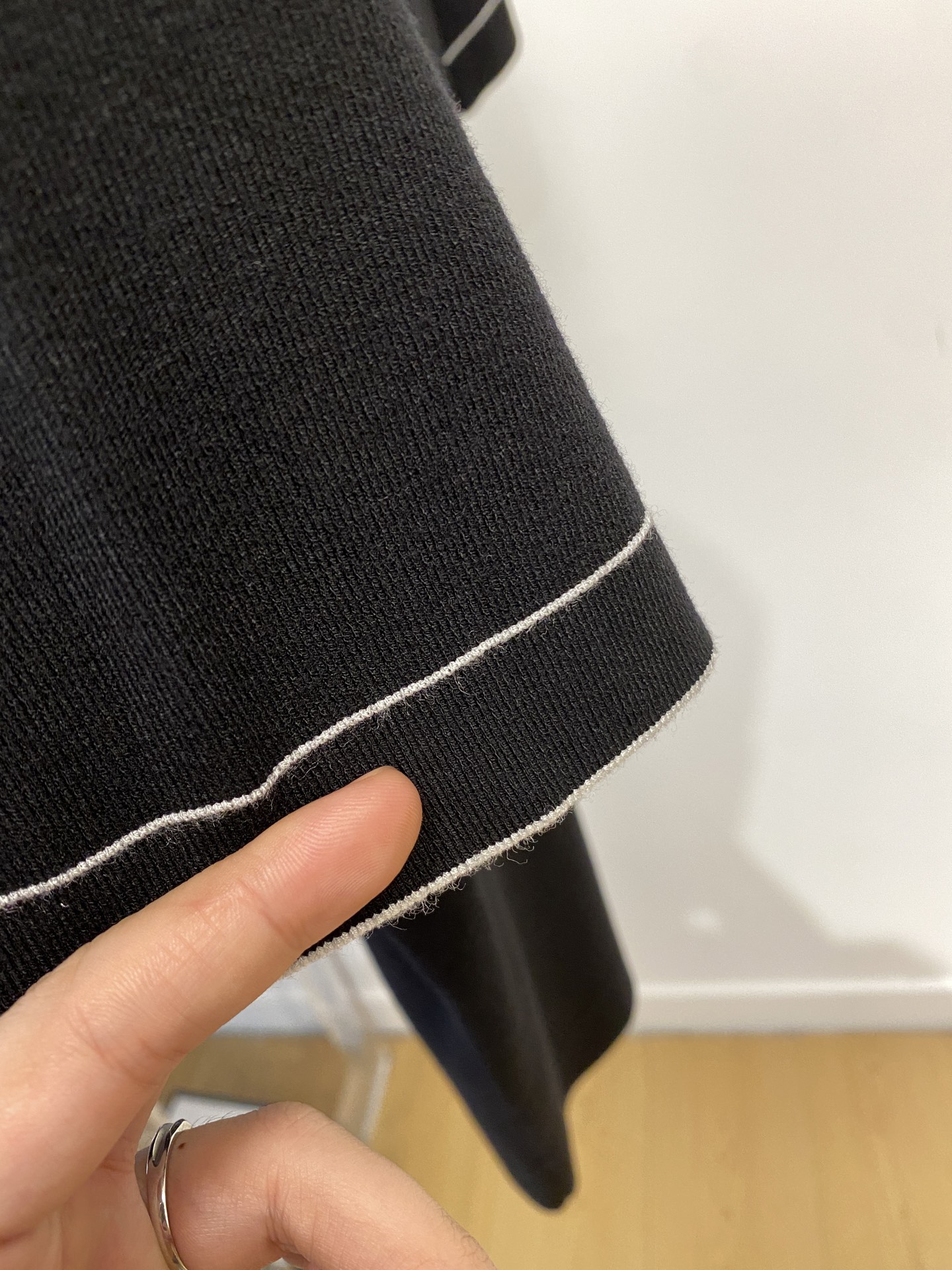 lP🆕、2025最新款针织短袖T恤，帅气时尚，胸前精致刺绣图案字母logo，简约百搭款。面料棉 不仅挺括