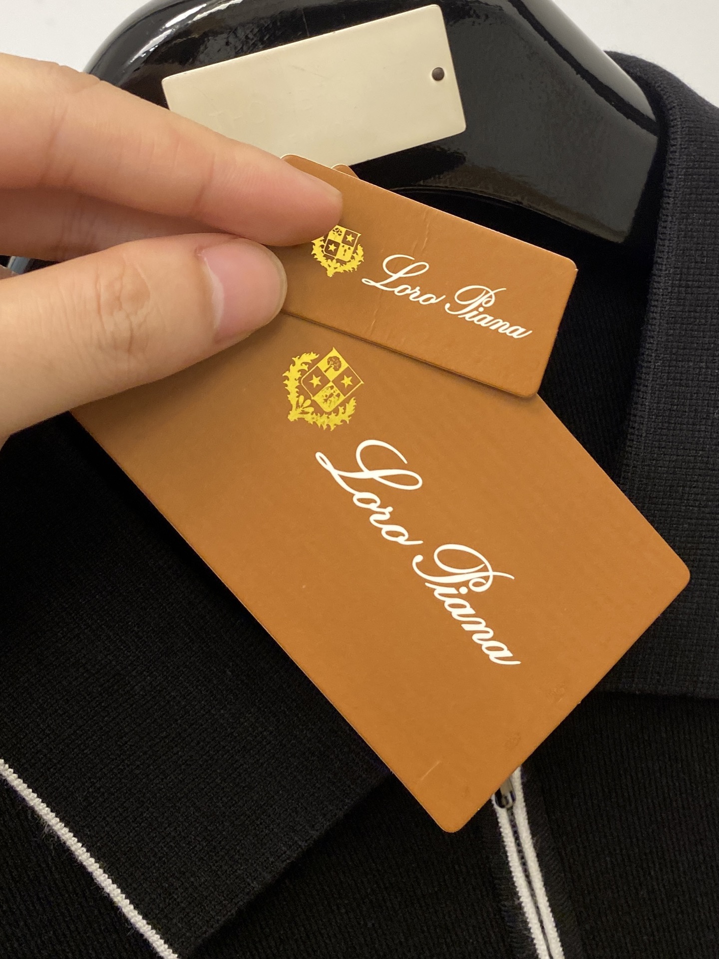 lP🆕、2025最新款针织短袖T恤，帅气时尚，胸前精致刺绣图案字母logo，简约百搭款。面料棉 不仅挺括