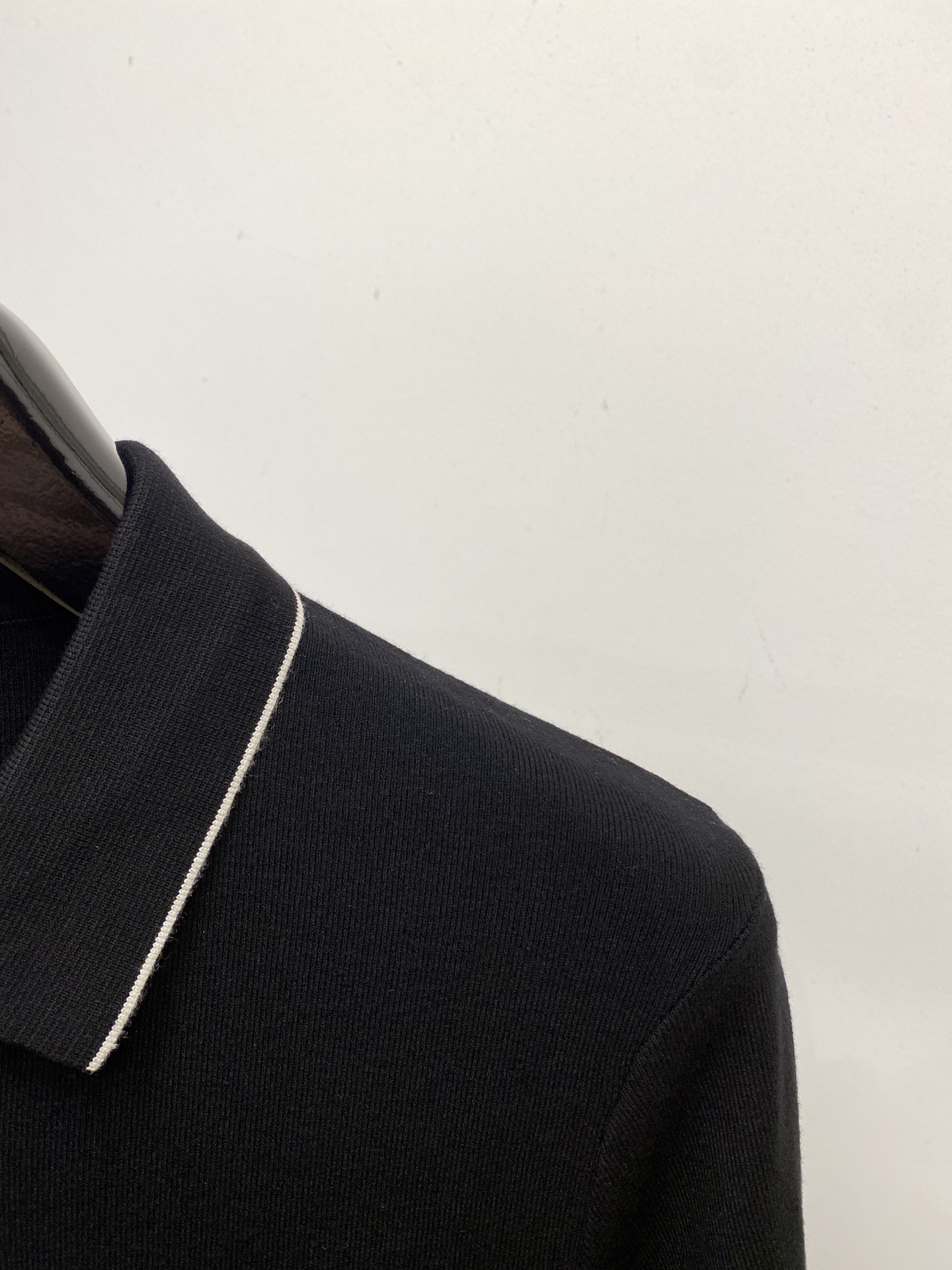 lP🆕、2025最新款针织短袖T恤，帅气时尚，胸前精致刺绣图案字母logo，简约百搭款。面料棉 不仅挺括