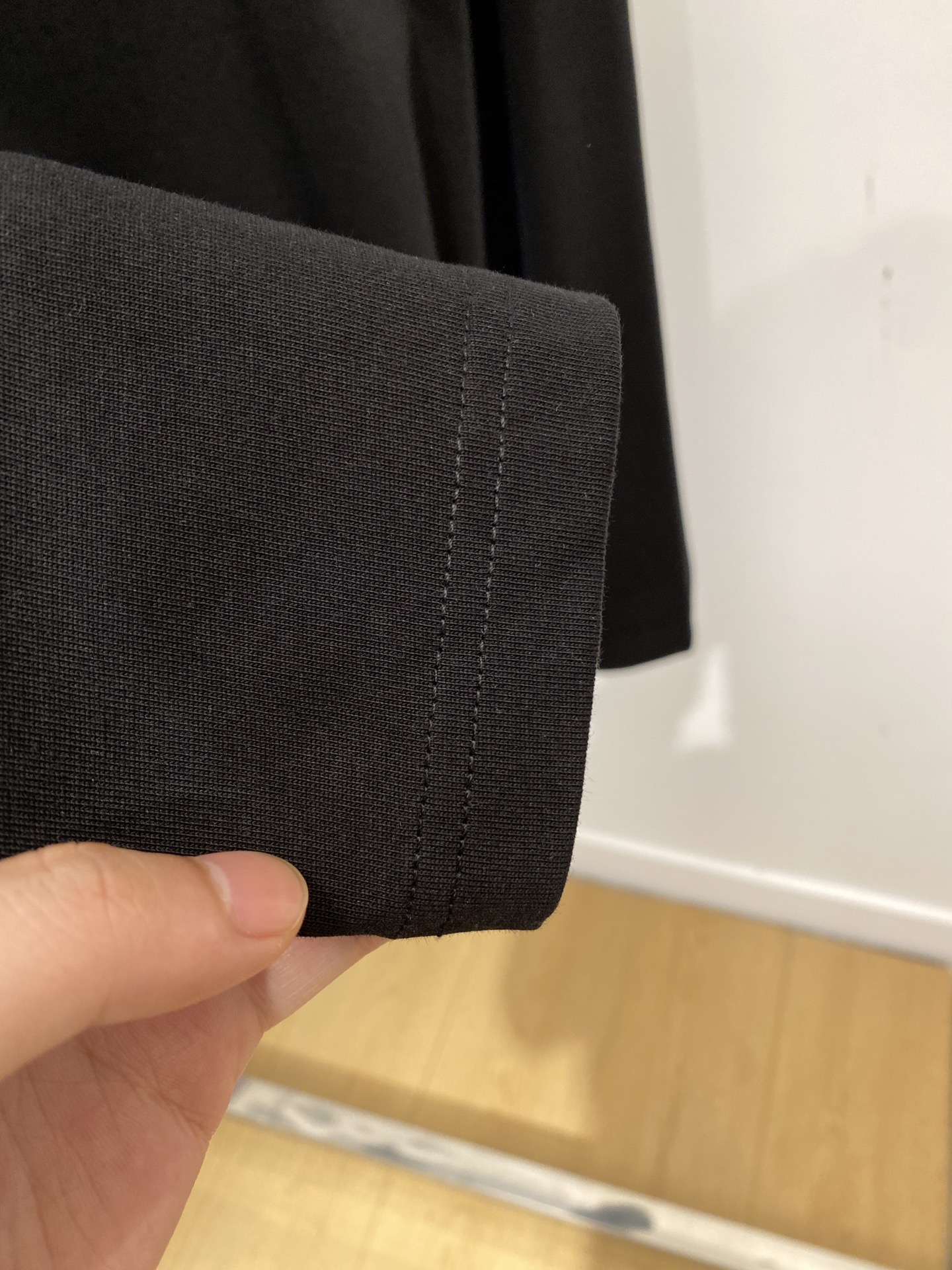 Brunello Cucinelli、2025最新款长袖，帅气时尚，胸前精致刺绣图案logo，简约百搭款