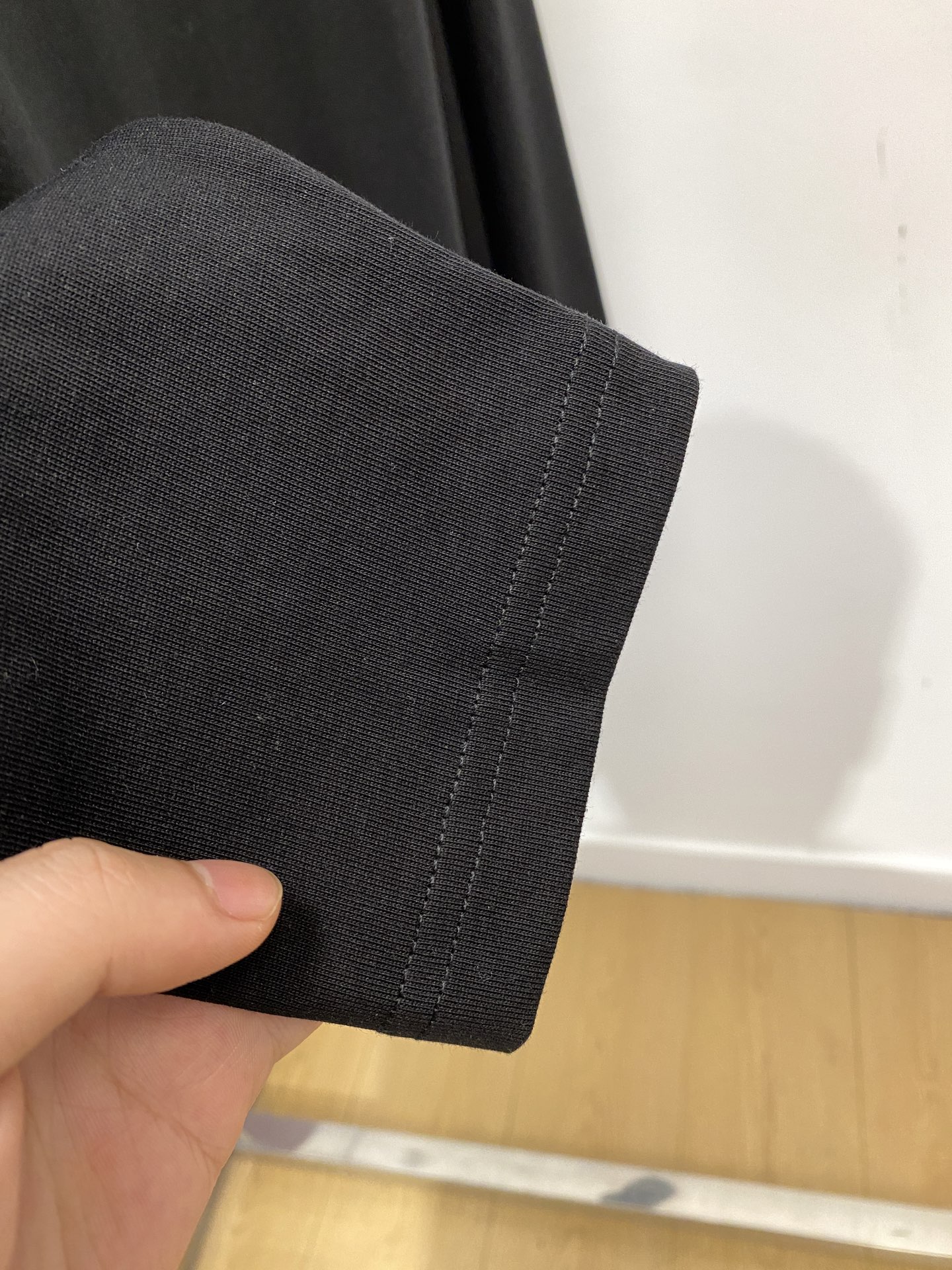 Brunello Cucinelli、2025最新款长袖，帅气时尚，胸前精致刺绣图案logo，简约百搭款