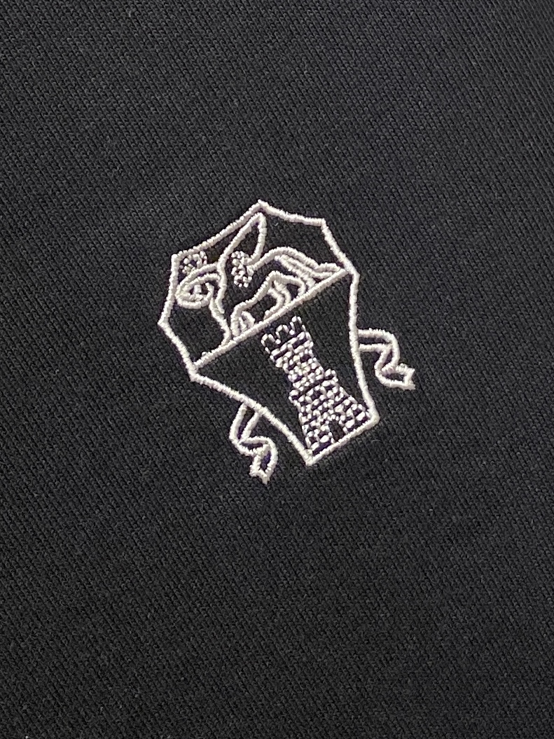 Brunello Cucinelli、2025最新款长袖，帅气时尚，胸前精致刺绣图案logo，简约百搭款