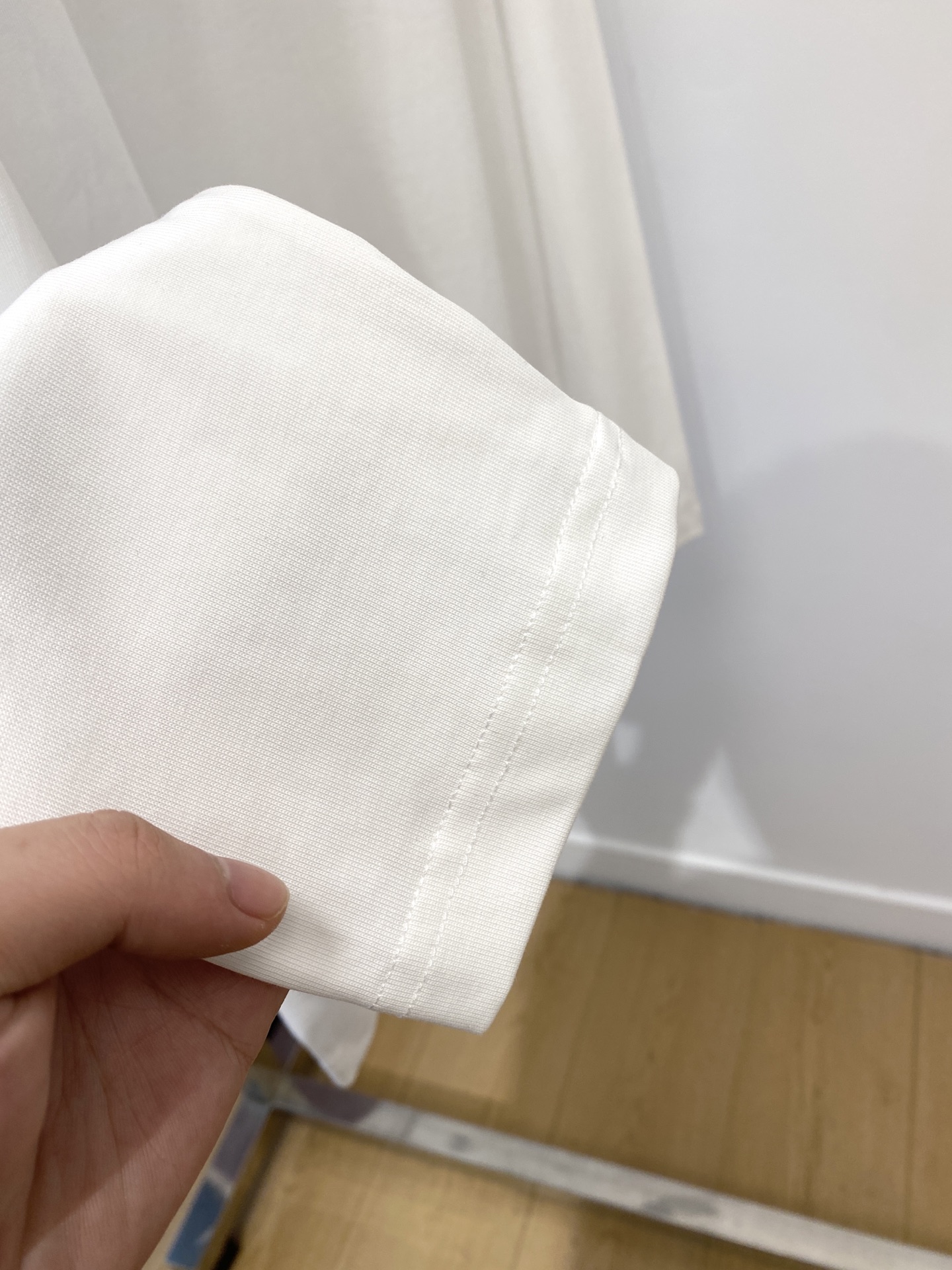 Brunello Cucinelli、2025最新款长袖，帅气时尚，胸前精致刺绣图案logo，简约百搭款