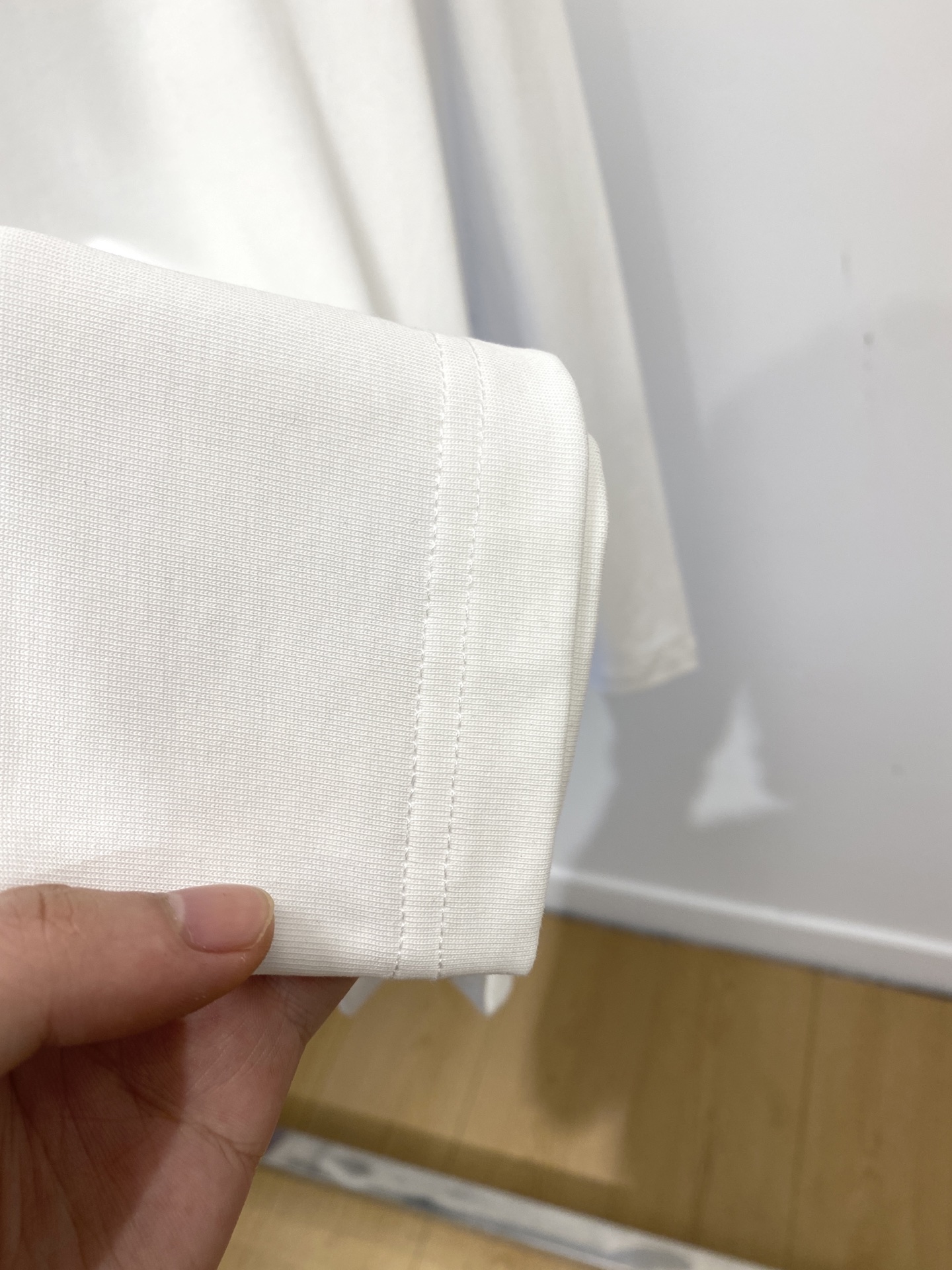 Brunello Cucinelli、2025最新款长袖，帅气时尚，胸前精致刺绣图案logo，简约百搭款