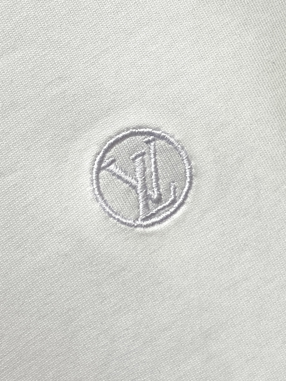 路易威登、2025最新款长袖，帅气时尚，胸前精致刺绣字母logo，简约百搭款。面料棉 不仅挺括，保持潮流