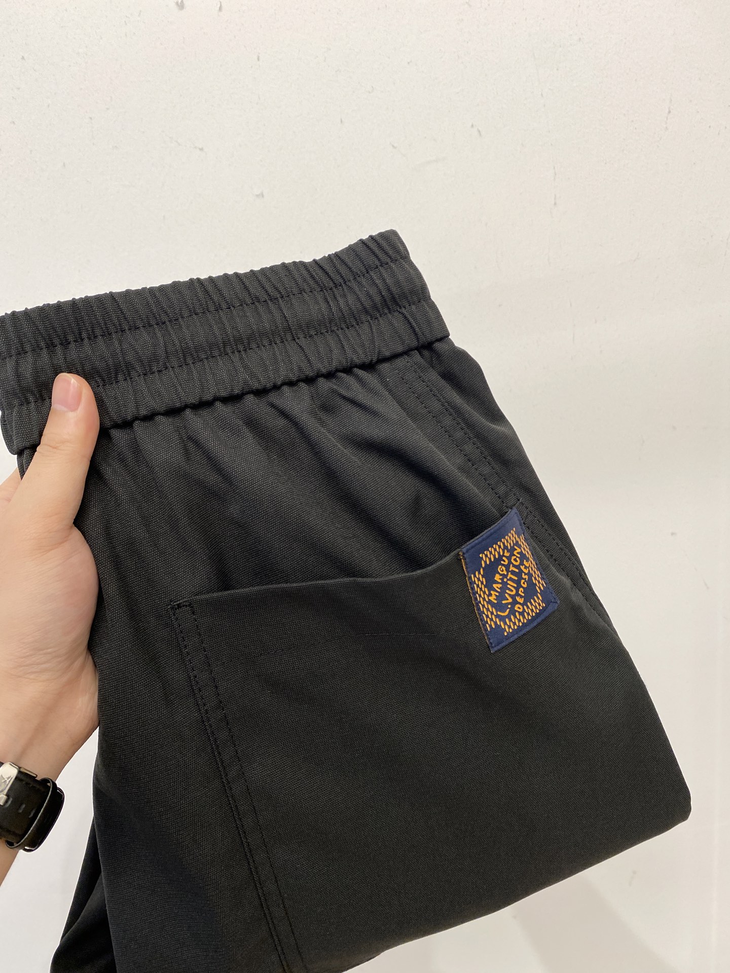 NO:531170,LV, 2025 hot casual pants, high elasticity and slimming, simple and versatile, with fine workmanship, every needle can be seen attentively. Many celebrities and internet celebrities love the most, lengthen their body proportions!  Micro-spin ^_^Comfortable fabric Details M-3XL,,louis vuitton,alexander wang19860909LV、2025爆款休闲裤 高弹显瘦必爆简约百搭爆款,做工精细,每一针都看得到用心,超多明星网红最爱 拉长身材比例哦！微弹 ^_^舒适面料 细节体码数M-3XL,,louis vuitton,alexander wang,Men's clothing