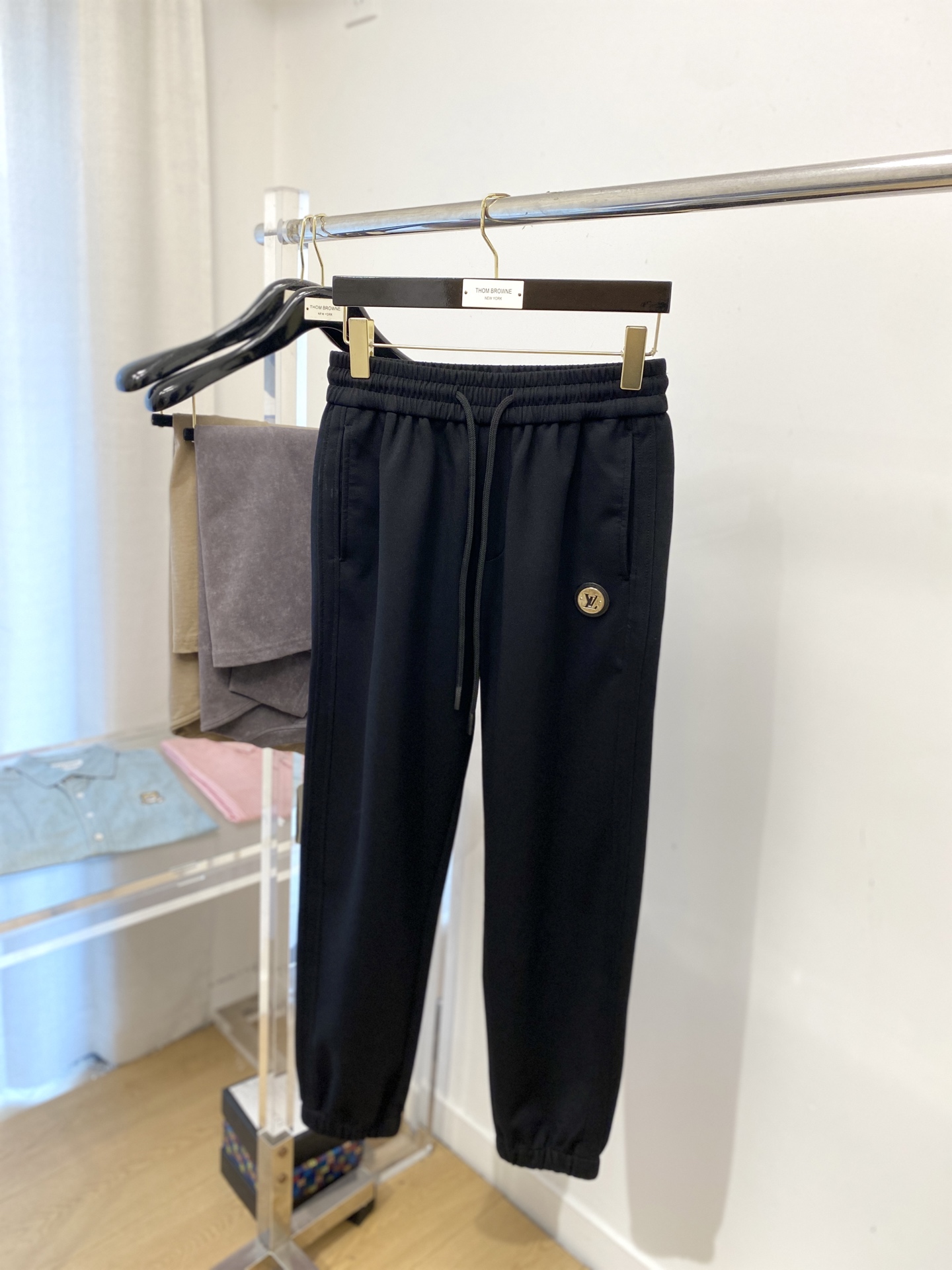 LV、2025爆款休闲裤 高弹显瘦必爆简约百搭爆款，做工精细，每一针都看得到用心，超多明星网红最爱 拉长