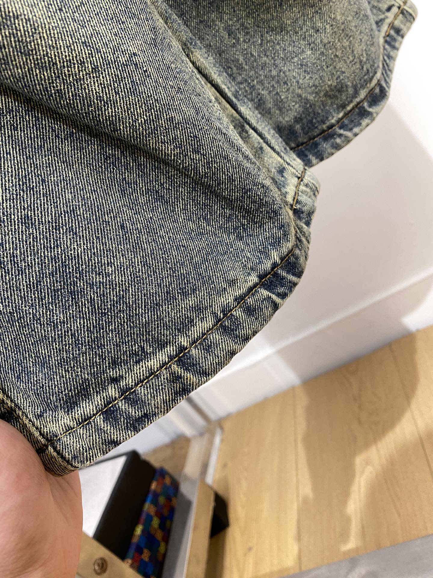 ￼ 巴黎世家、 2025最新品，专柜同步有售，原单狠货，水洗休闲潮牌牛仔裤，进口原版水洗弹力面料，舒适有