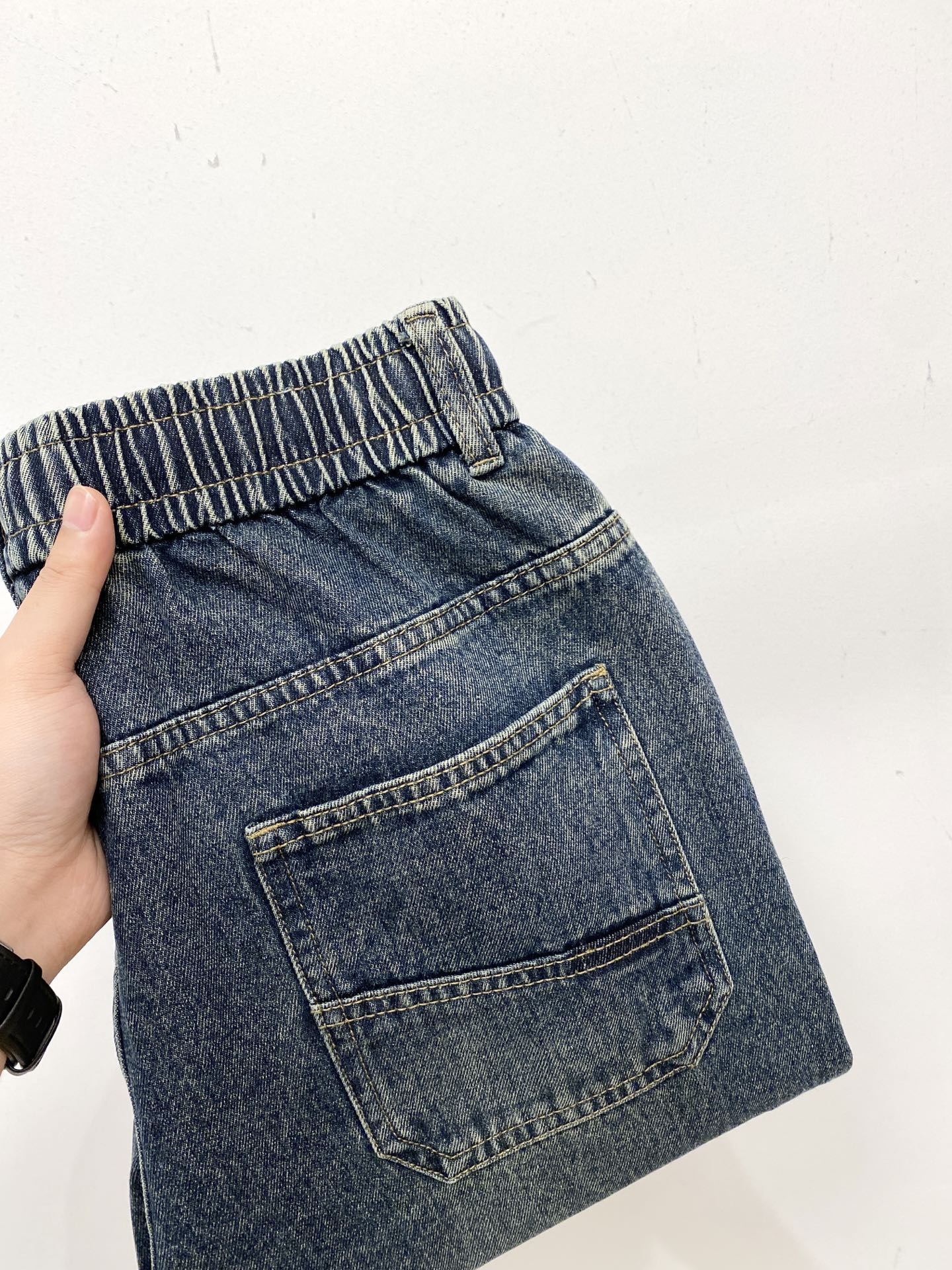 NO:531175,Guqi, 2025 latest products, special counters are available at the same time, original singles, water-washed casual trendy brand jeans, imported original washing elastic fabric, comfortable and elastic, original hardware and auxiliary decorative logo, super positive style, extremely high grade, counter quality, fashionable and stylish upper body, code M-3XL, jeans, alexander wang19860909古奇、 2025最新品,专柜同步有售,原单狠货,水洗休闲潮牌牛仔裤,进口原版水洗弹力面料,舒适有弹性,原版五金辅料装饰logo,版型超正,档次极高,专柜品质,上身时尚有型,码数M-3XL,,jeans,alexander wang,Men's clothing