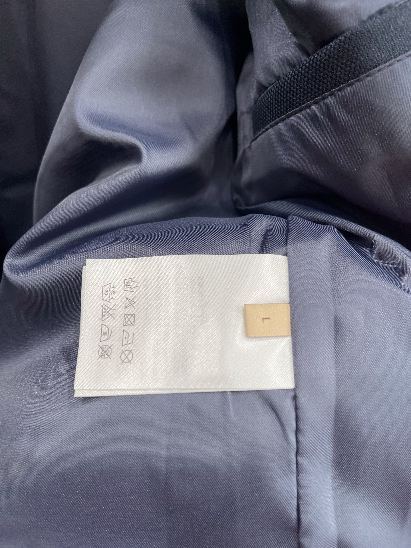 古奇、2025新品夹克外套，时尚帅气，简约百搭款，胸前精致刺绣图案logo，定制原版面料，不仅挺括，保持