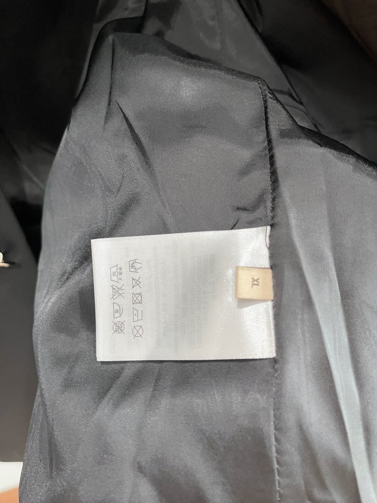 罗意威、2025新品西装外套，时尚帅气，简约百搭款，定制原版面料，不仅挺括，保持潮流的廓形，又穿着舒适，