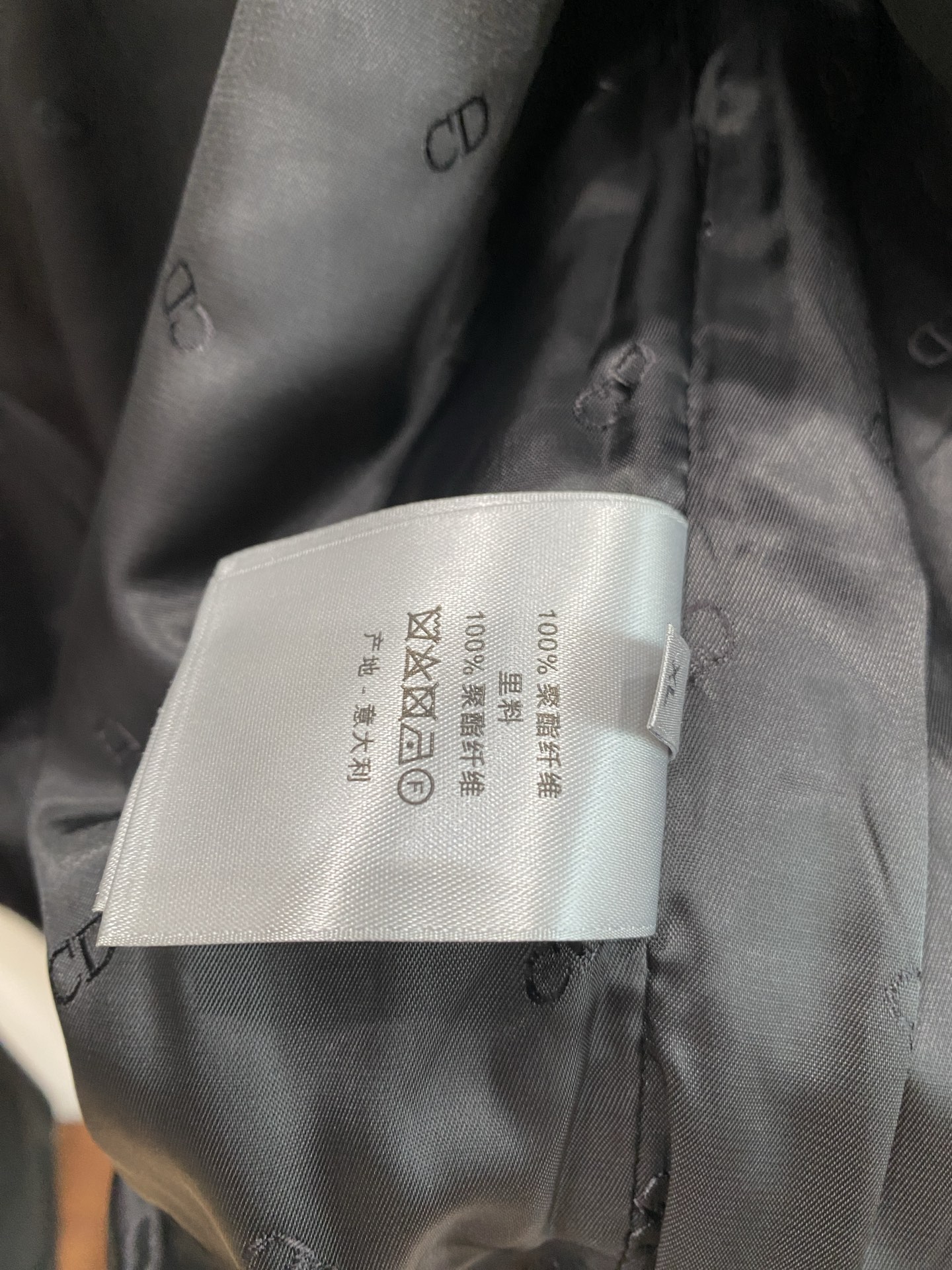 迪奥、2025新品夹克外套，时尚帅气，简约百搭款，胸前顶级印花字母logo，定制原版面料，不仅挺括，保持