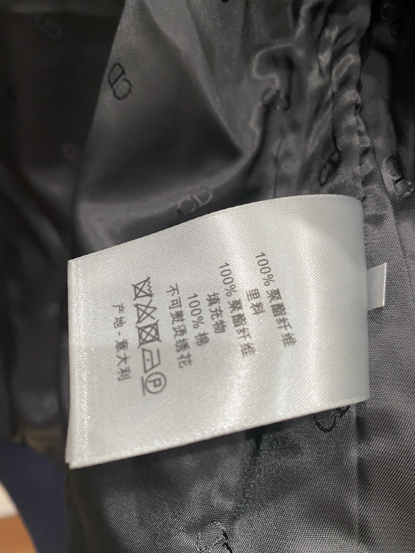 迪奥、2025新品夹克外套，时尚帅气，简约百搭款，胸前顶级印花字母logo，定制原版面料，不仅挺括，保持