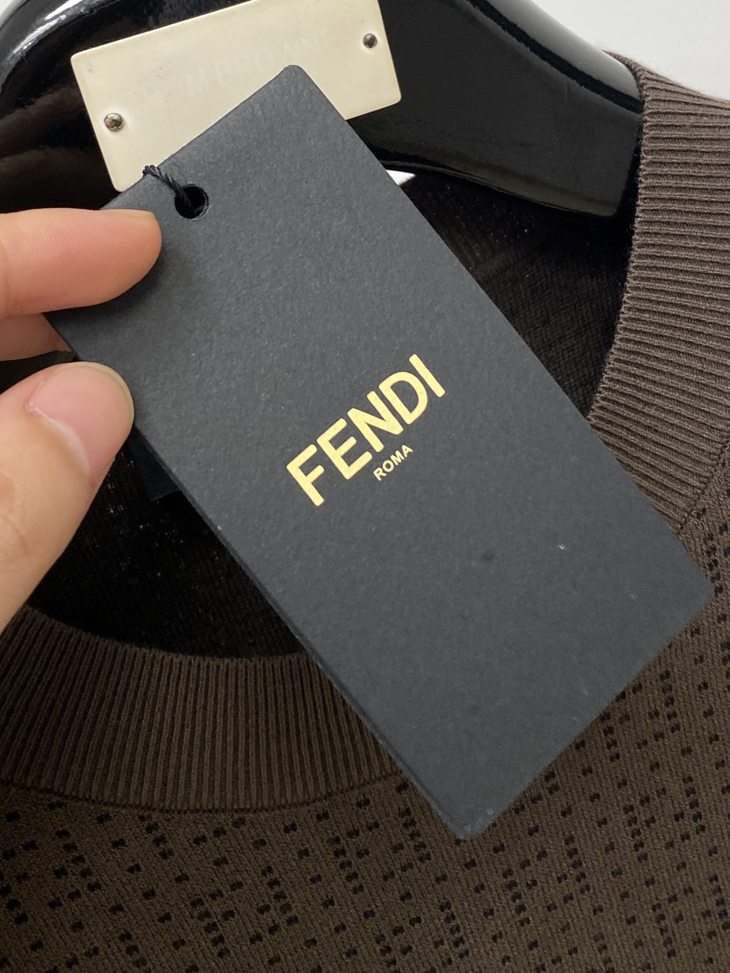 芬迪、2025最新款针织短袖T恤，帅气时尚，顶级数码定位定织字母logo，简约百搭款。面料棉 不仅挺括，