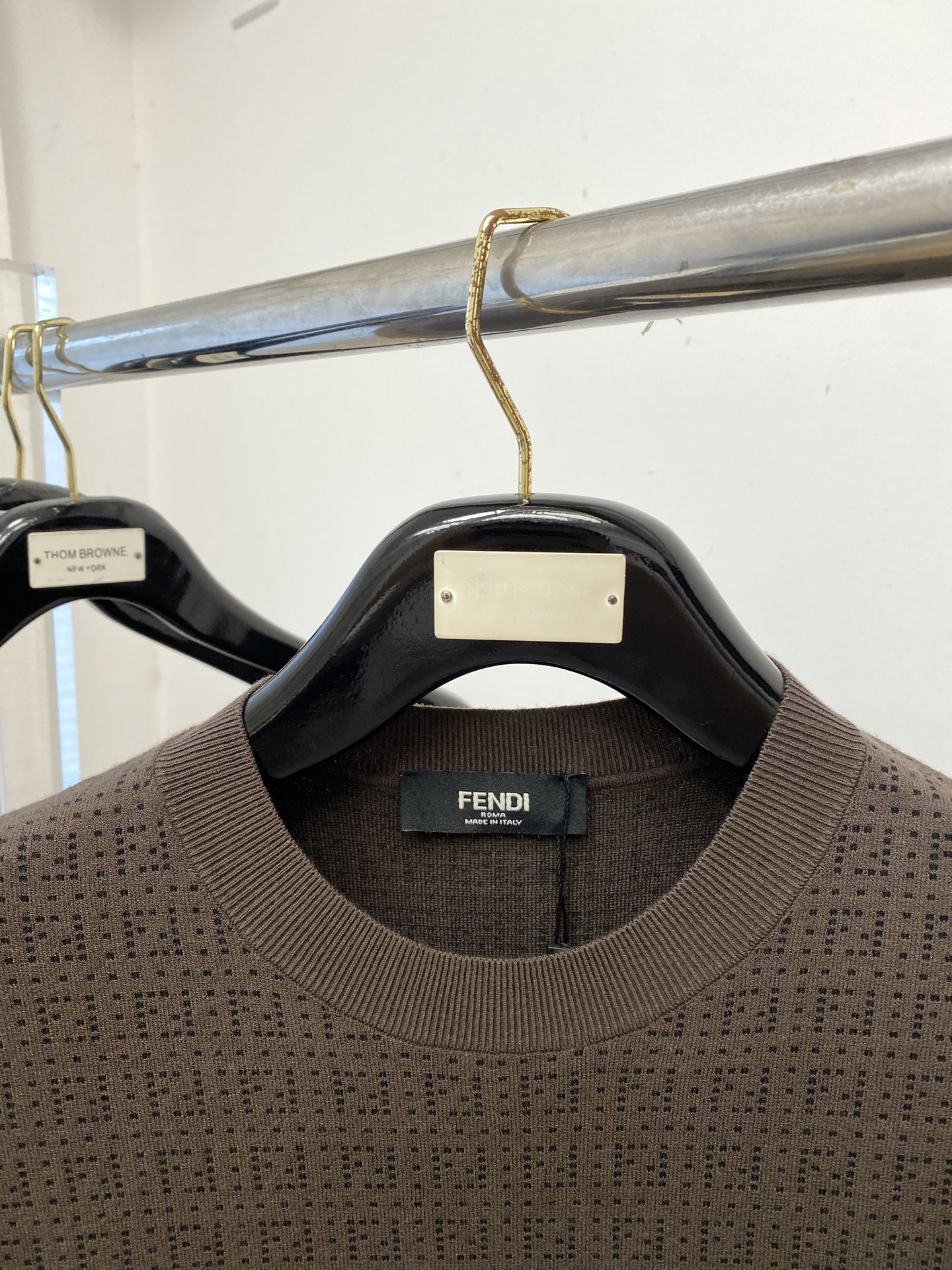 芬迪、2025最新款针织短袖T恤，帅气时尚，顶级数码定位定织字母logo，简约百搭款。面料棉 不仅挺括，