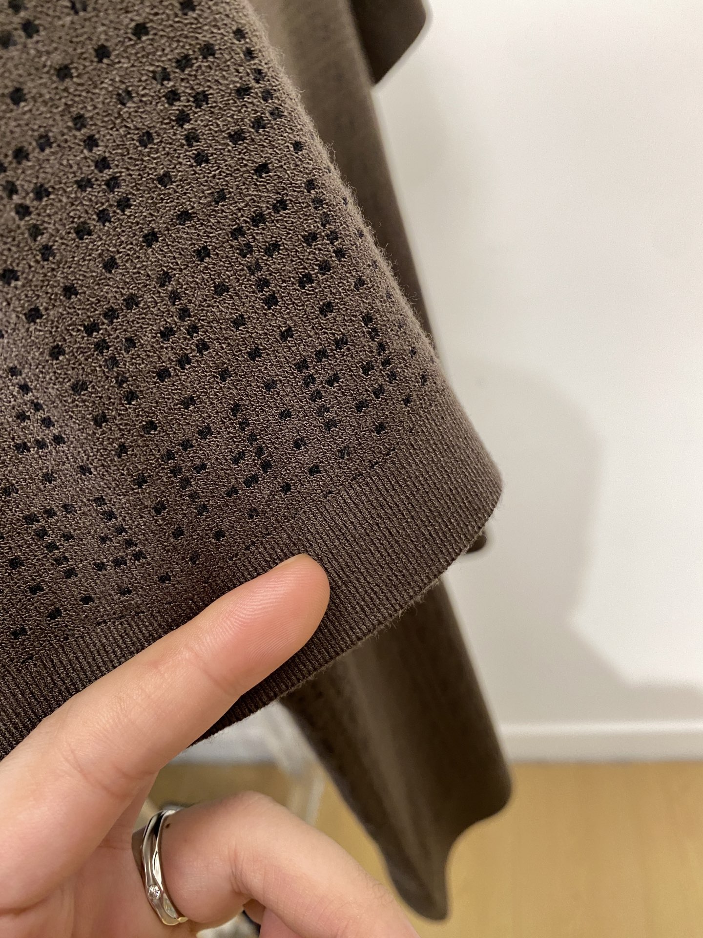 芬迪、2025最新款针织短袖T恤，帅气时尚，顶级数码定位定织字母logo，简约百搭款。面料棉 不仅挺括，