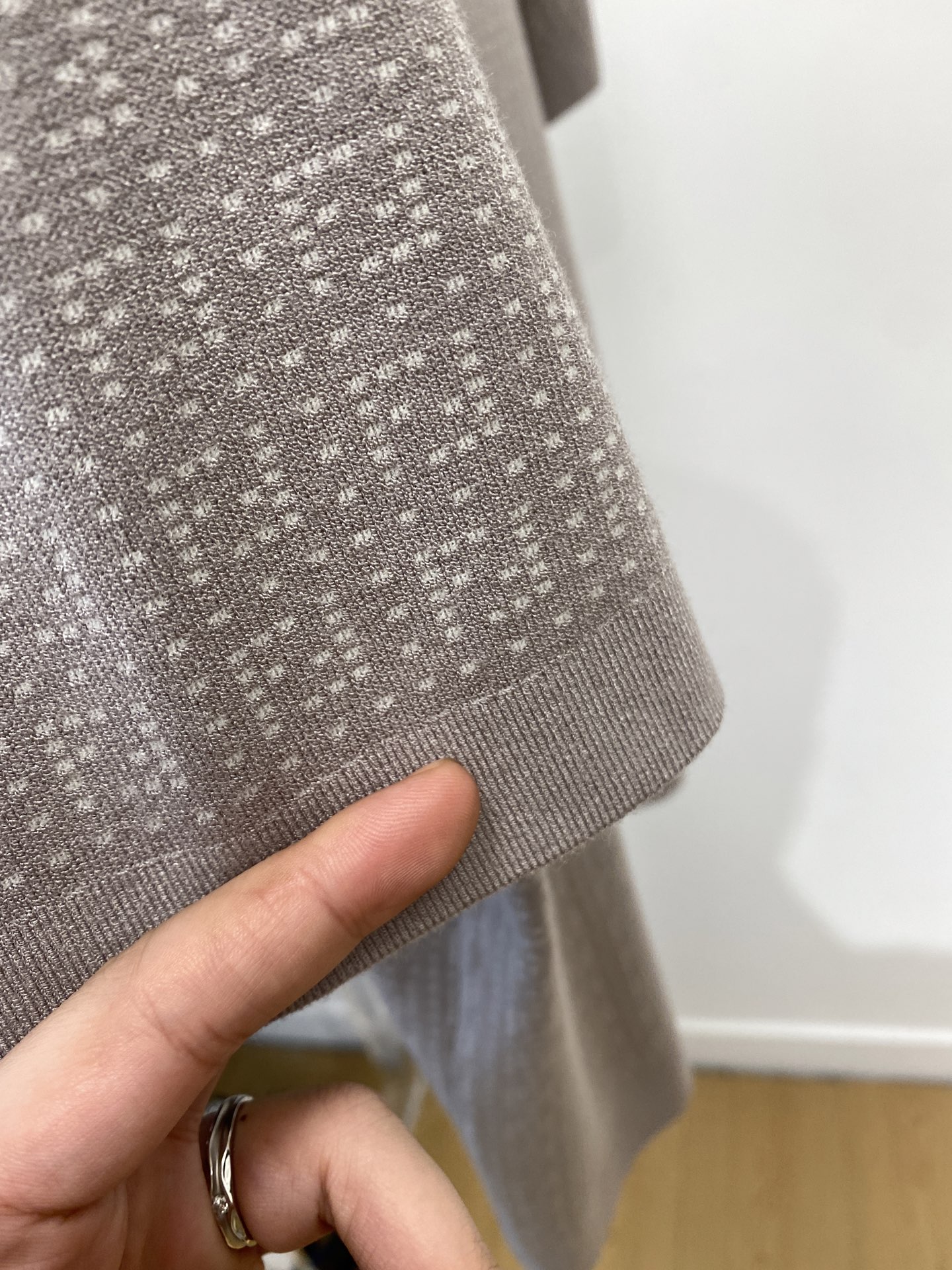 芬迪、2025最新款针织短袖T恤，帅气时尚，顶级数码定位定织字母logo，简约百搭款。面料棉 不仅挺括，